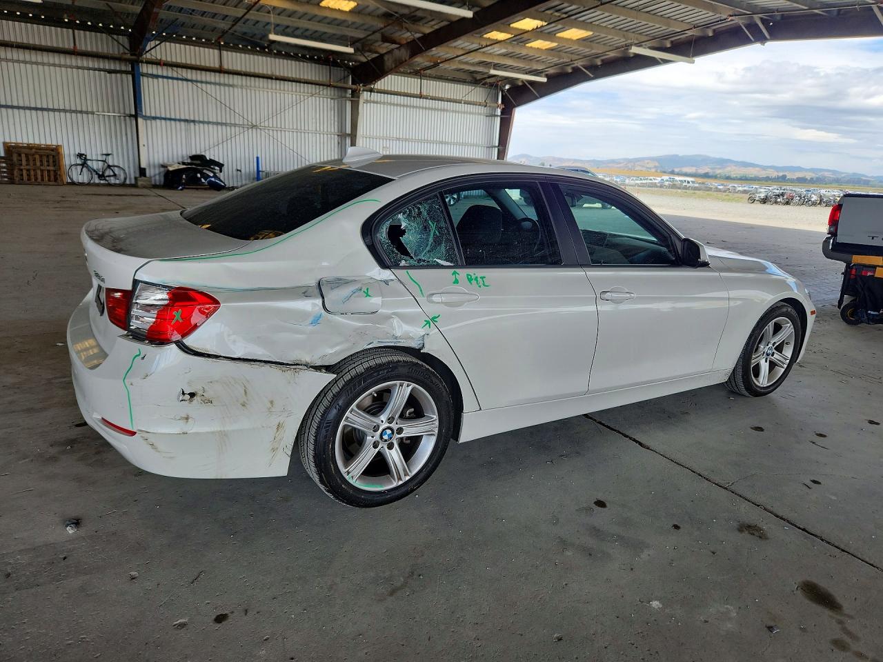 2015 Bmw 320 I White vin: WBA3B1C55FK137028