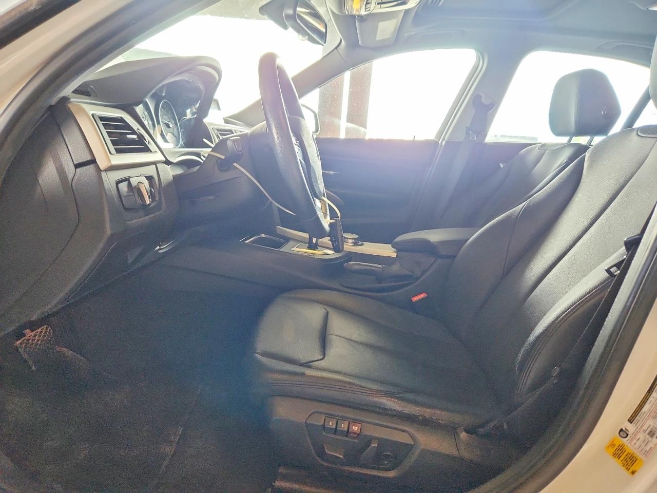 2015 Bmw 320 I White vin: WBA3B1C55FK137028