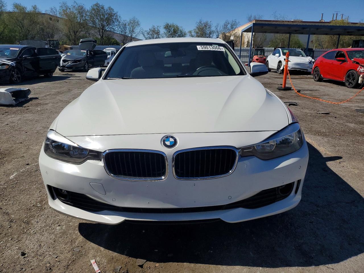 2015 Bmw 320 I Белый vin: WBA3B1C55FK139474