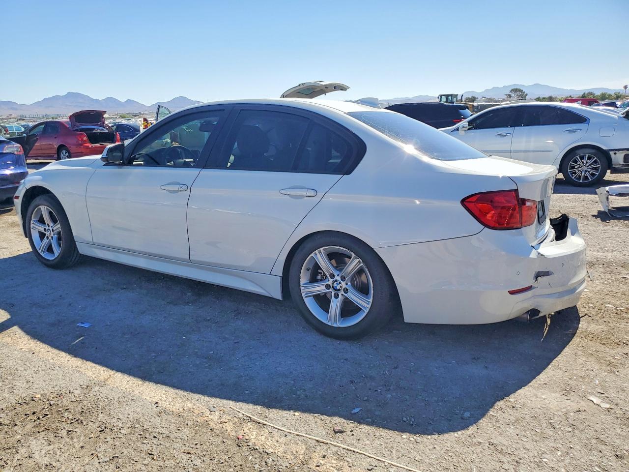 2015 Bmw 320 I Белый vin: WBA3B1C55FK139474
