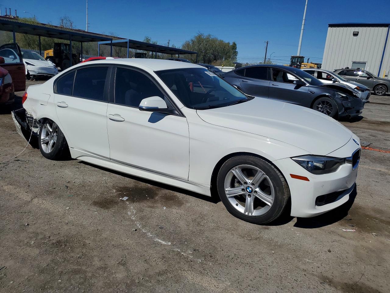 2015 Bmw 320 I Белый vin: WBA3B1C55FK139474