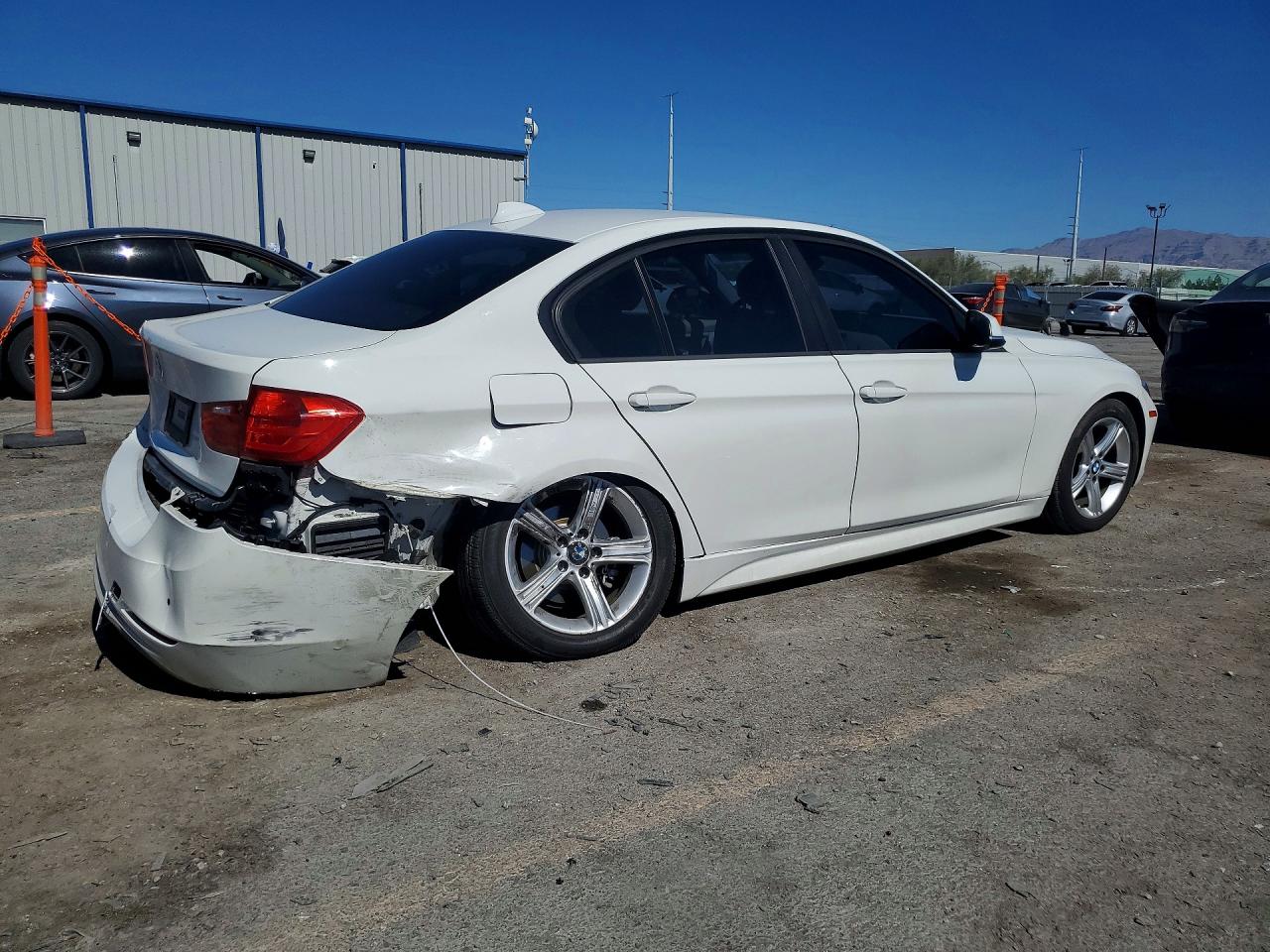 2015 Bmw 320 I Белый vin: WBA3B1C55FK139474