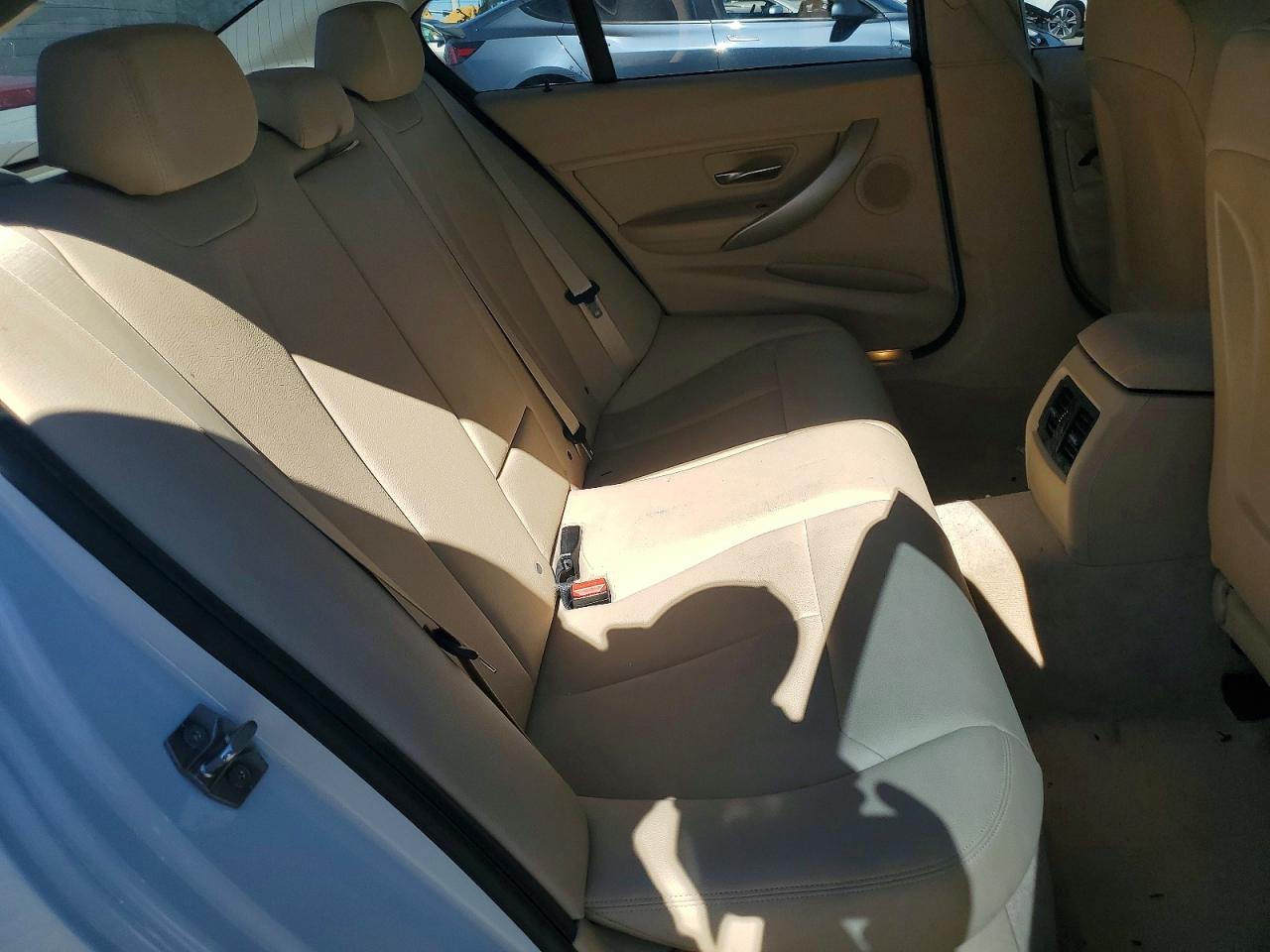 2015 Bmw 320 I Белый vin: WBA3B1C55FK139474
