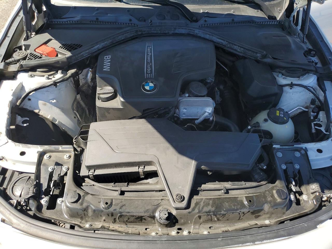 2015 Bmw 320 I Белый vin: WBA3B1C55FK139474