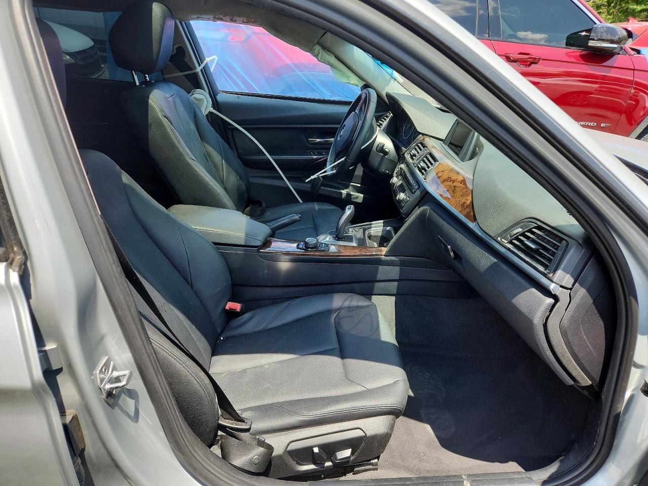 2015 Bmw 320 I Серебряный vin: WBA3B1C57FK139928
