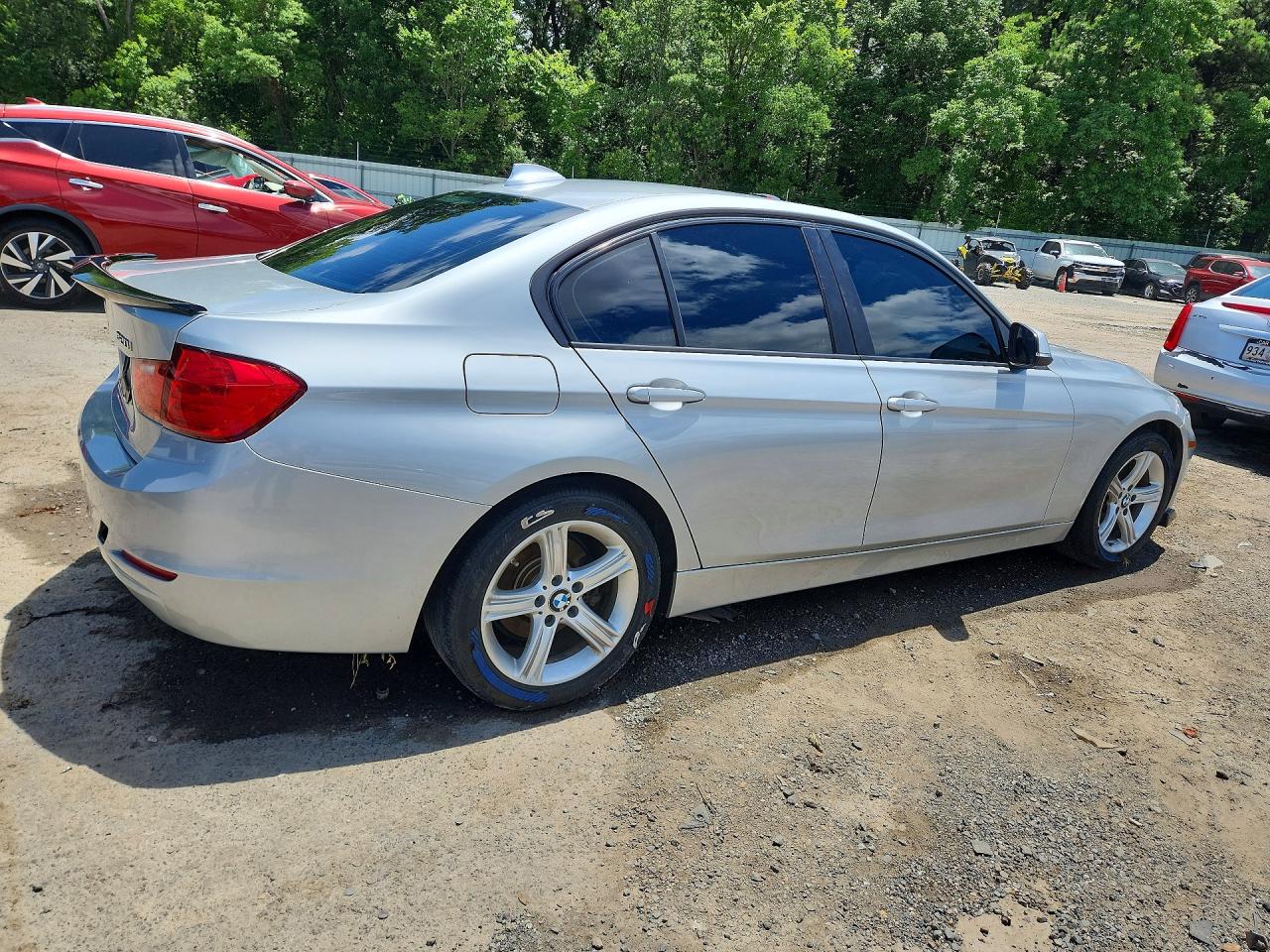 2015 Bmw 320 I Серебряный vin: WBA3B1C57FK139928