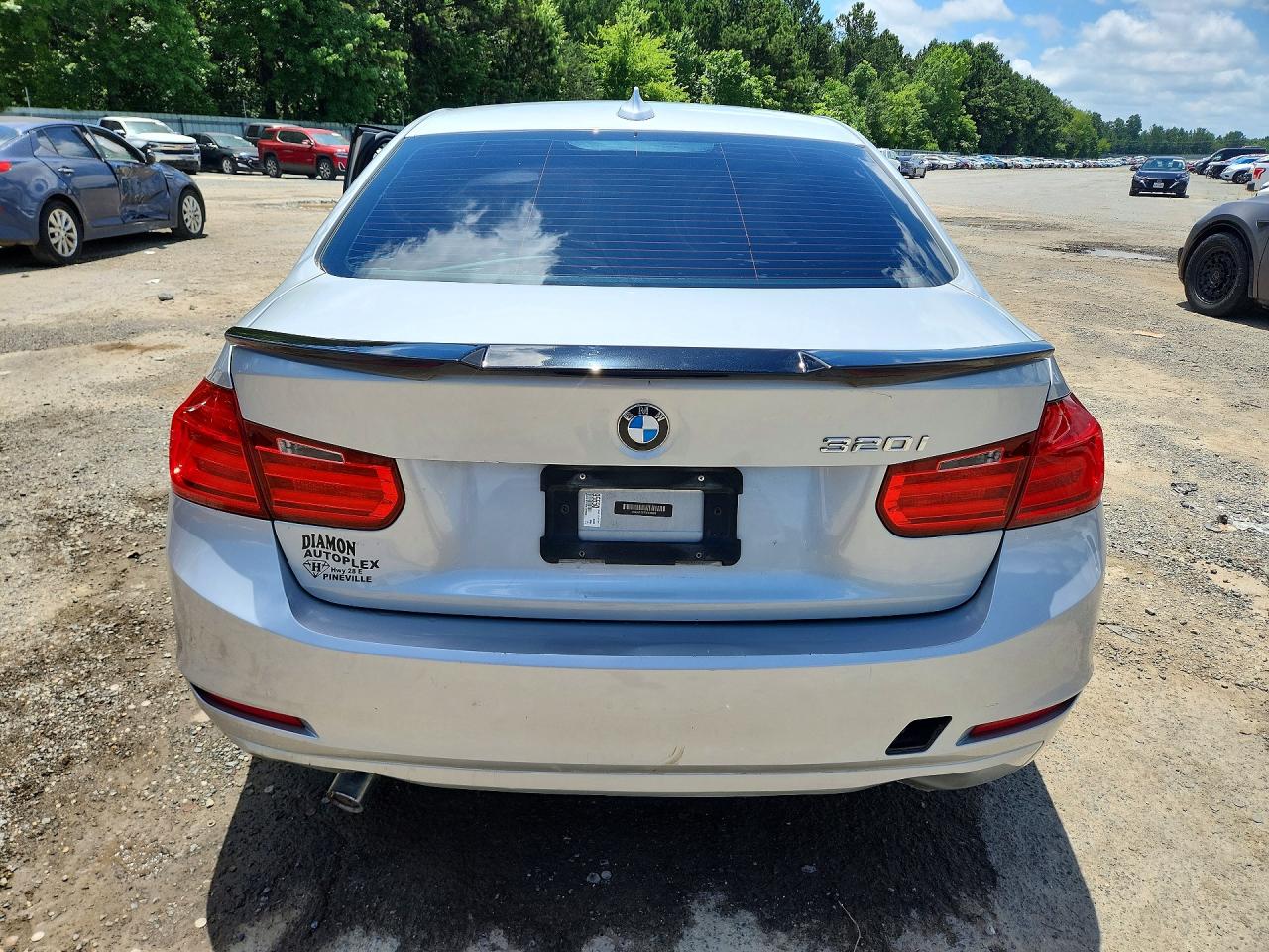 2015 Bmw 320 I Серебряный vin: WBA3B1C57FK139928