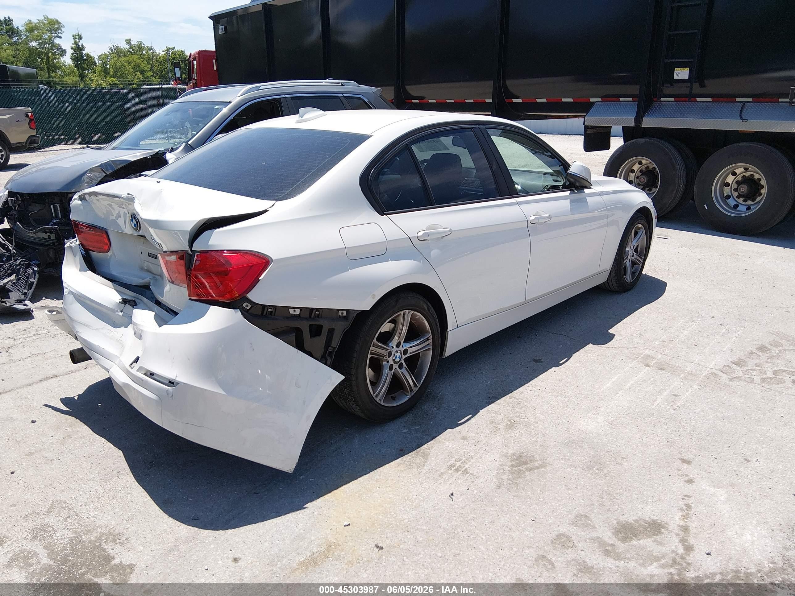 2015 Bmw 320i   Белый vin: WBA3B1C58FK139694