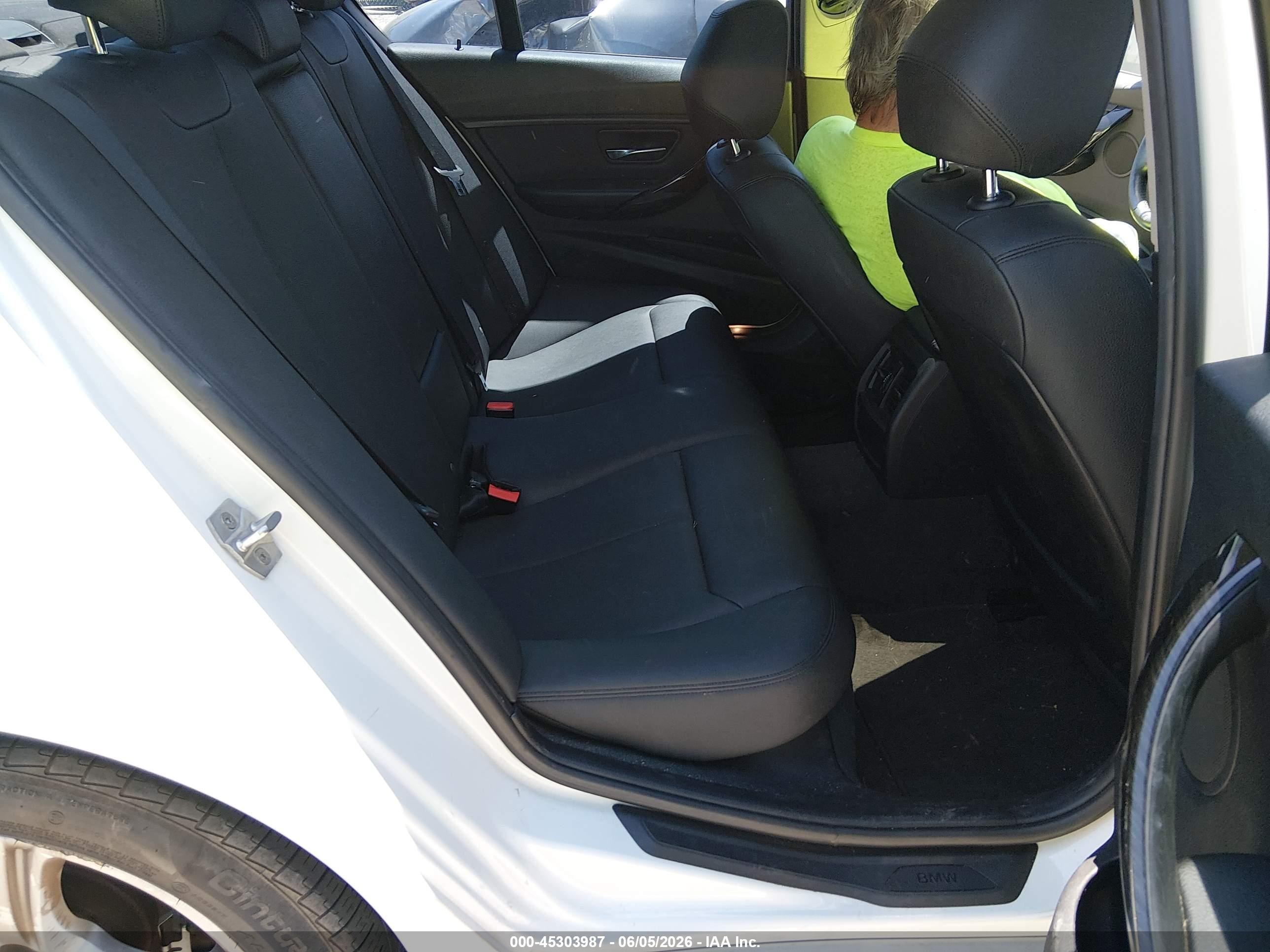 2015 Bmw 320i   Белый vin: WBA3B1C58FK139694