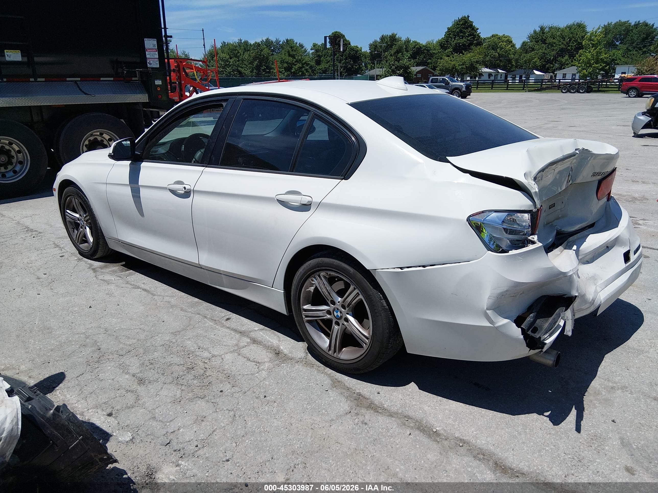 2015 Bmw 320i   Белый vin: WBA3B1C58FK139694