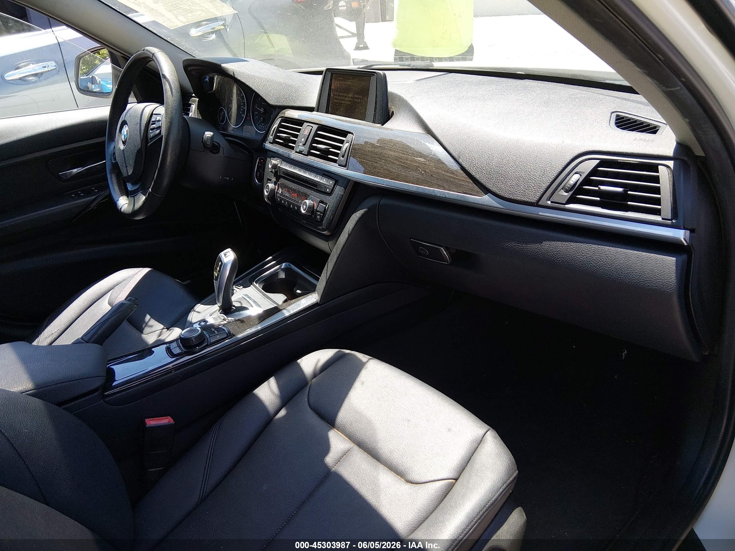 2015 Bmw 320i   Белый vin: WBA3B1C58FK139694