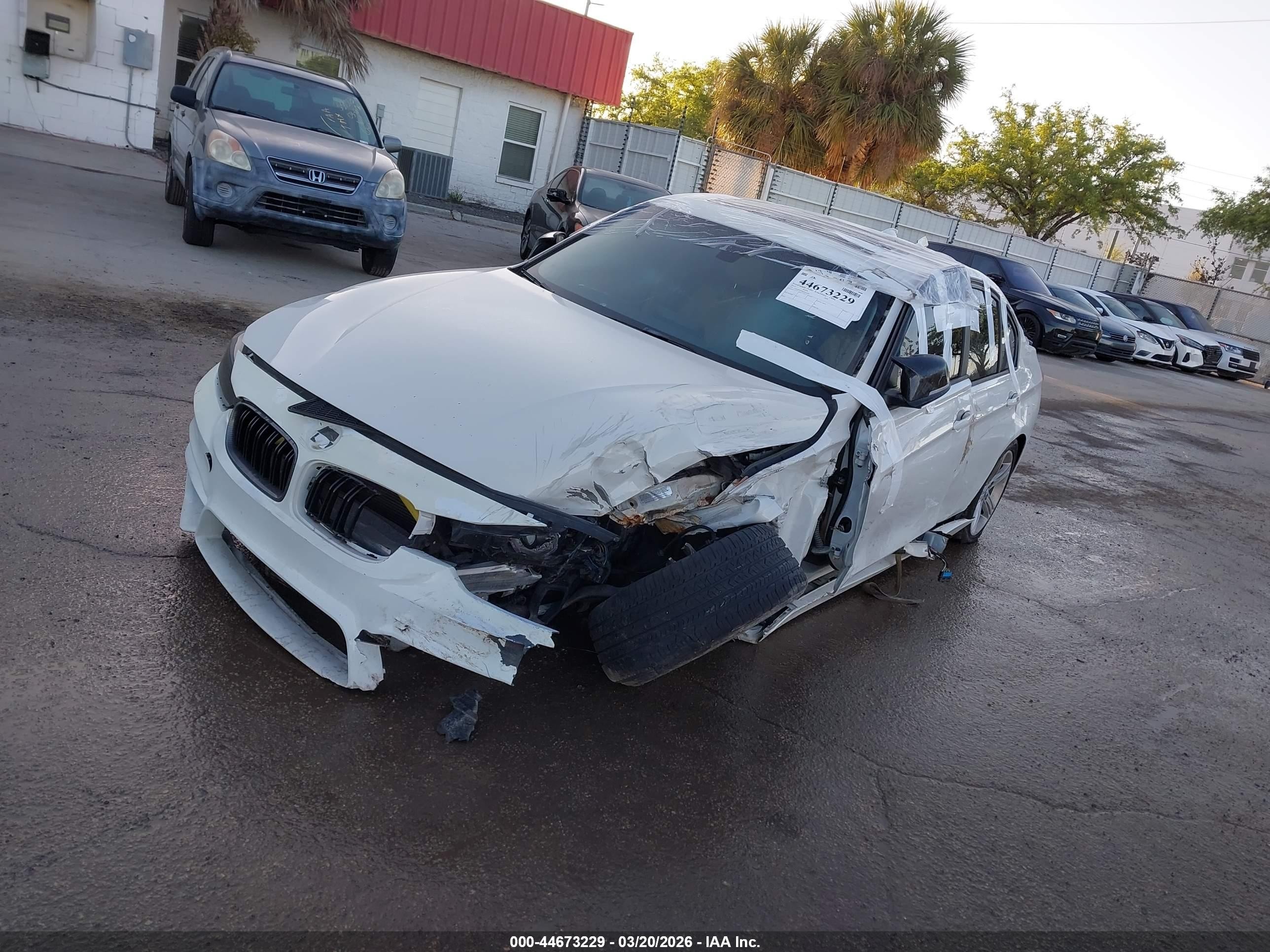 2013 Bmw 320i   White vin: WBA3B1C5XDF462084