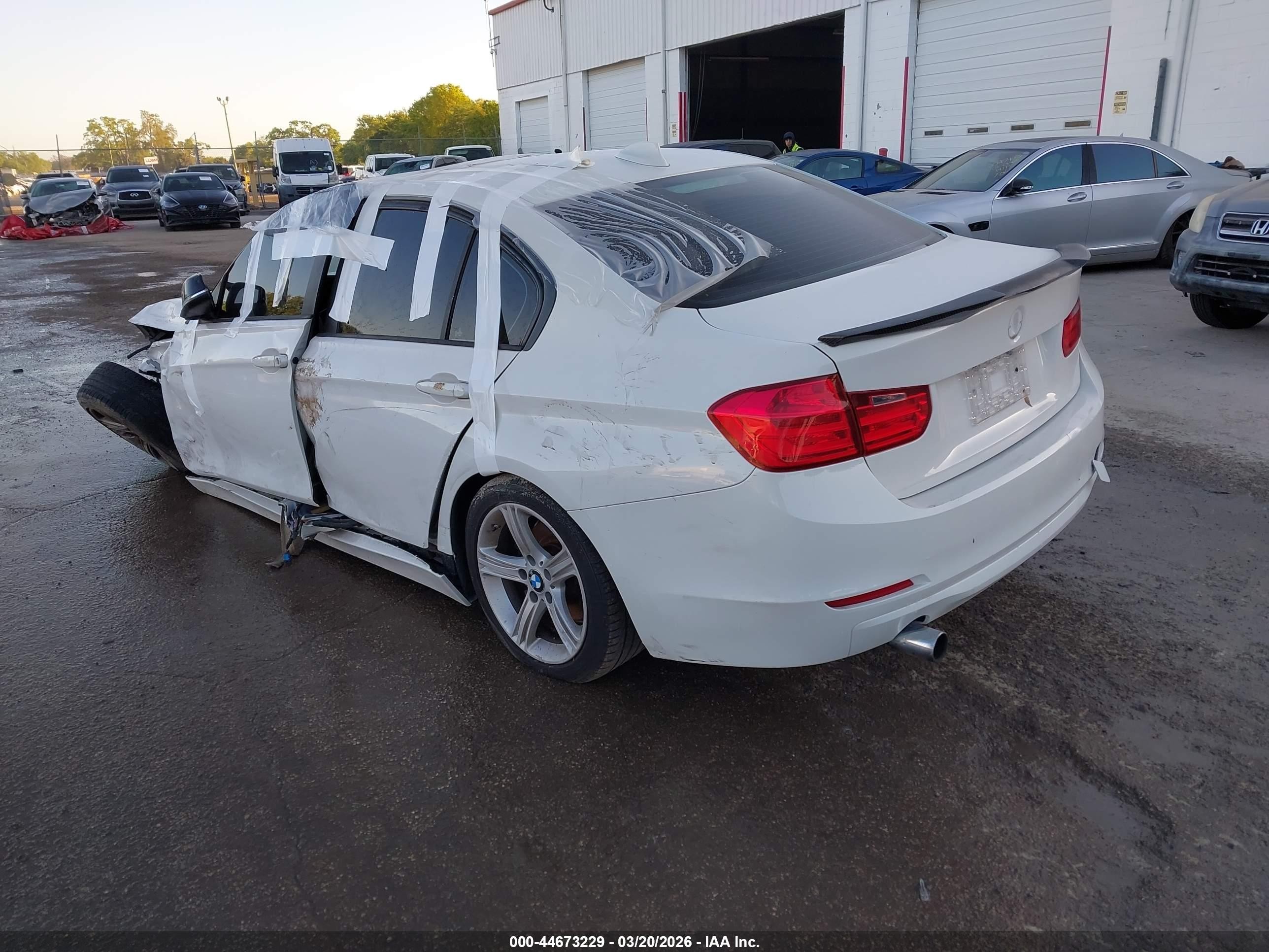 2013 Bmw 320i   White vin: WBA3B1C5XDF462084