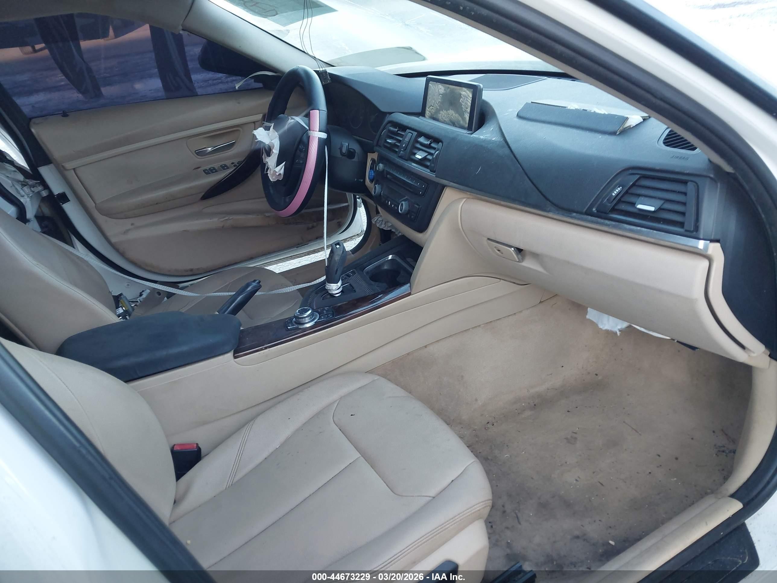 2013 Bmw 320i   White vin: WBA3B1C5XDF462084