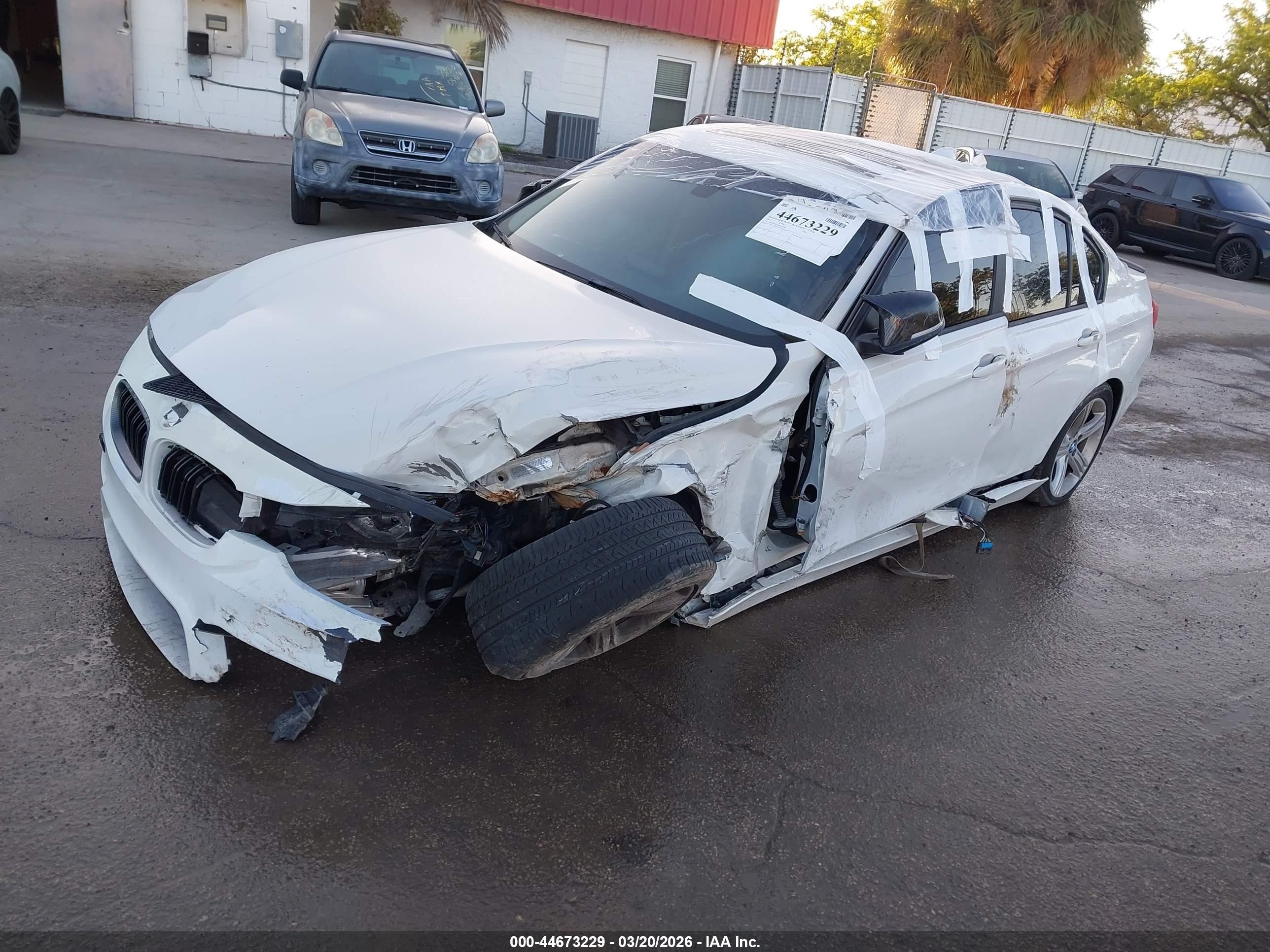 2013 Bmw 320i   White vin: WBA3B1C5XDF462084
