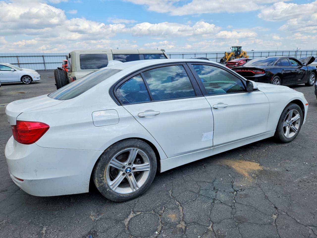 2014 Bmw 320 I Белый vin: WBA3B1G50ENS77849