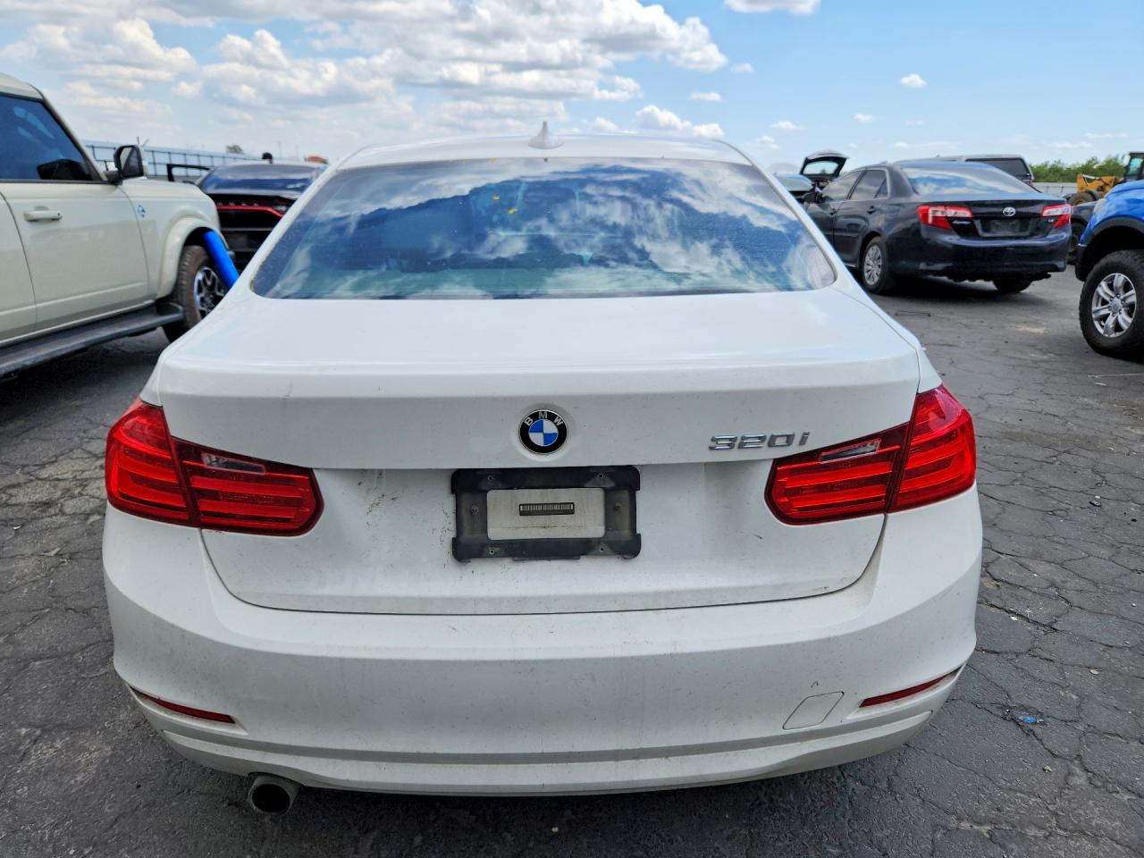 2014 Bmw 320 I Белый vin: WBA3B1G50ENS77849