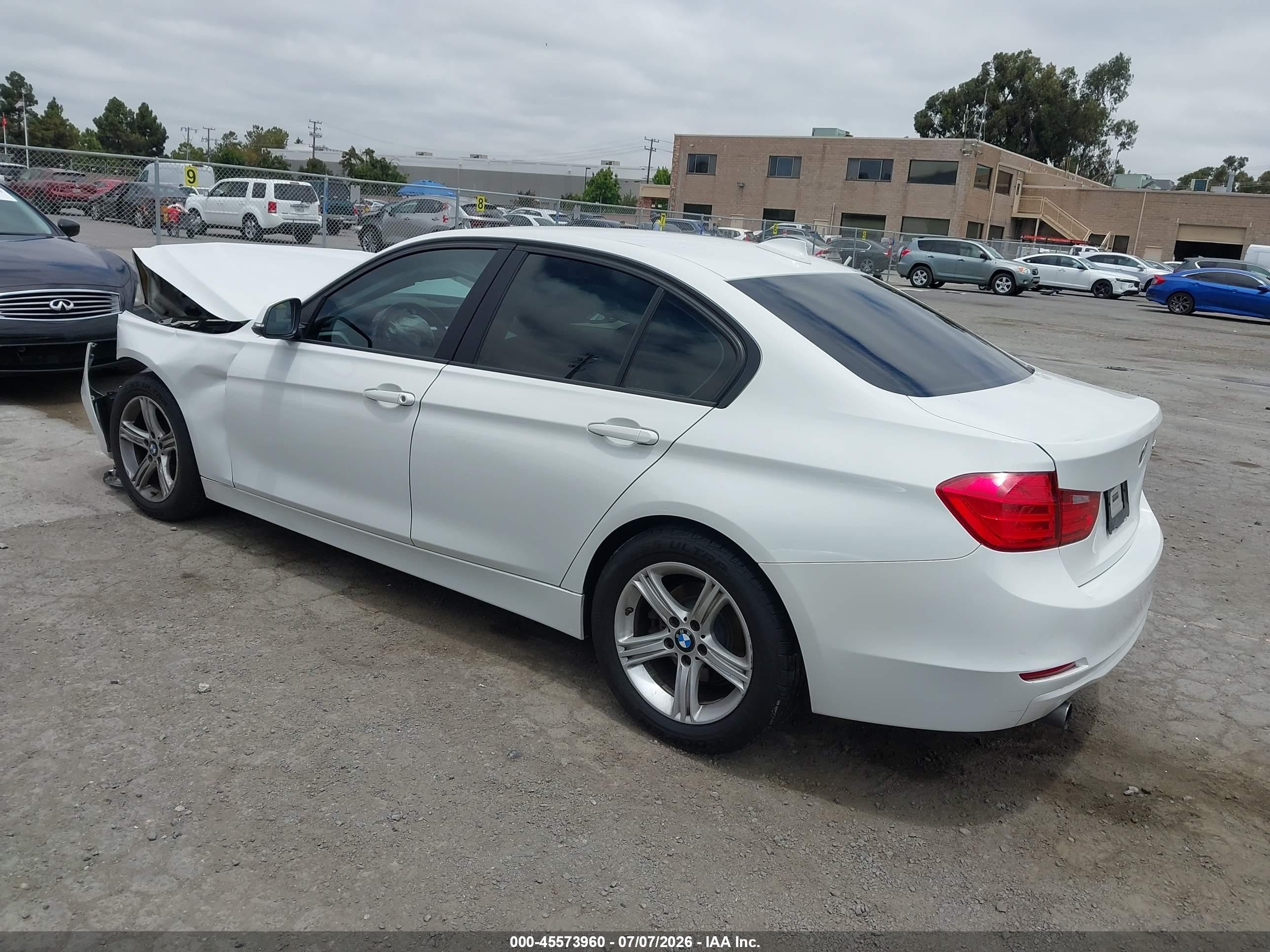 2014 Bmw 320i   White vin: WBA3B1G50ENS79326