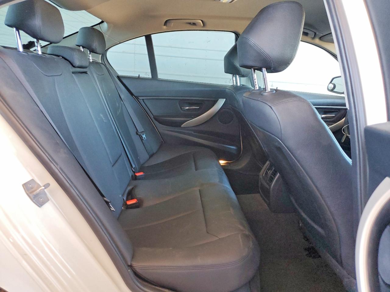 2014 Bmw 320 I Белый vin: WBA3B1G51ENS80243