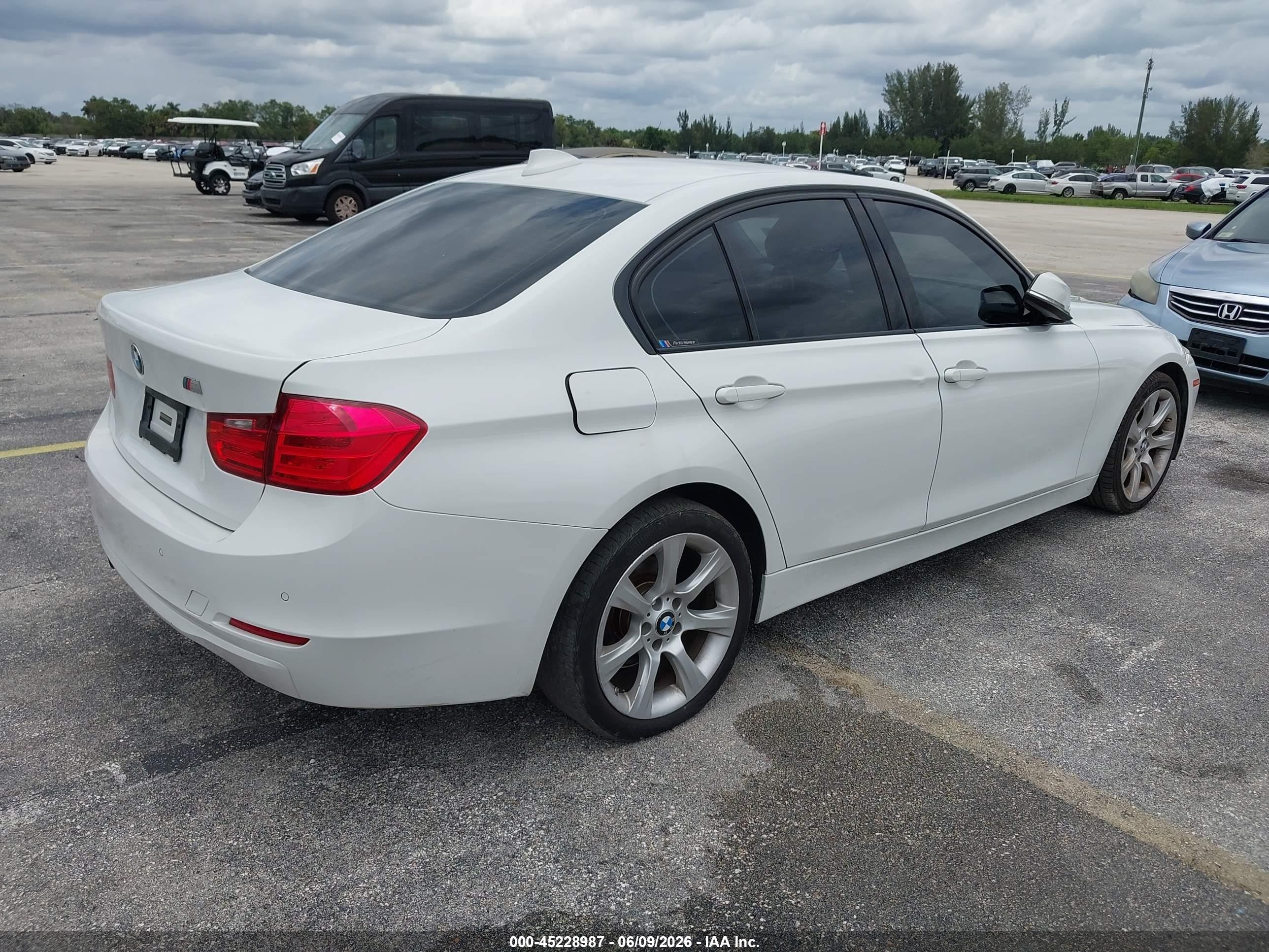 2015 Bmw 320i White vin: WBA3B1G51FNT07443