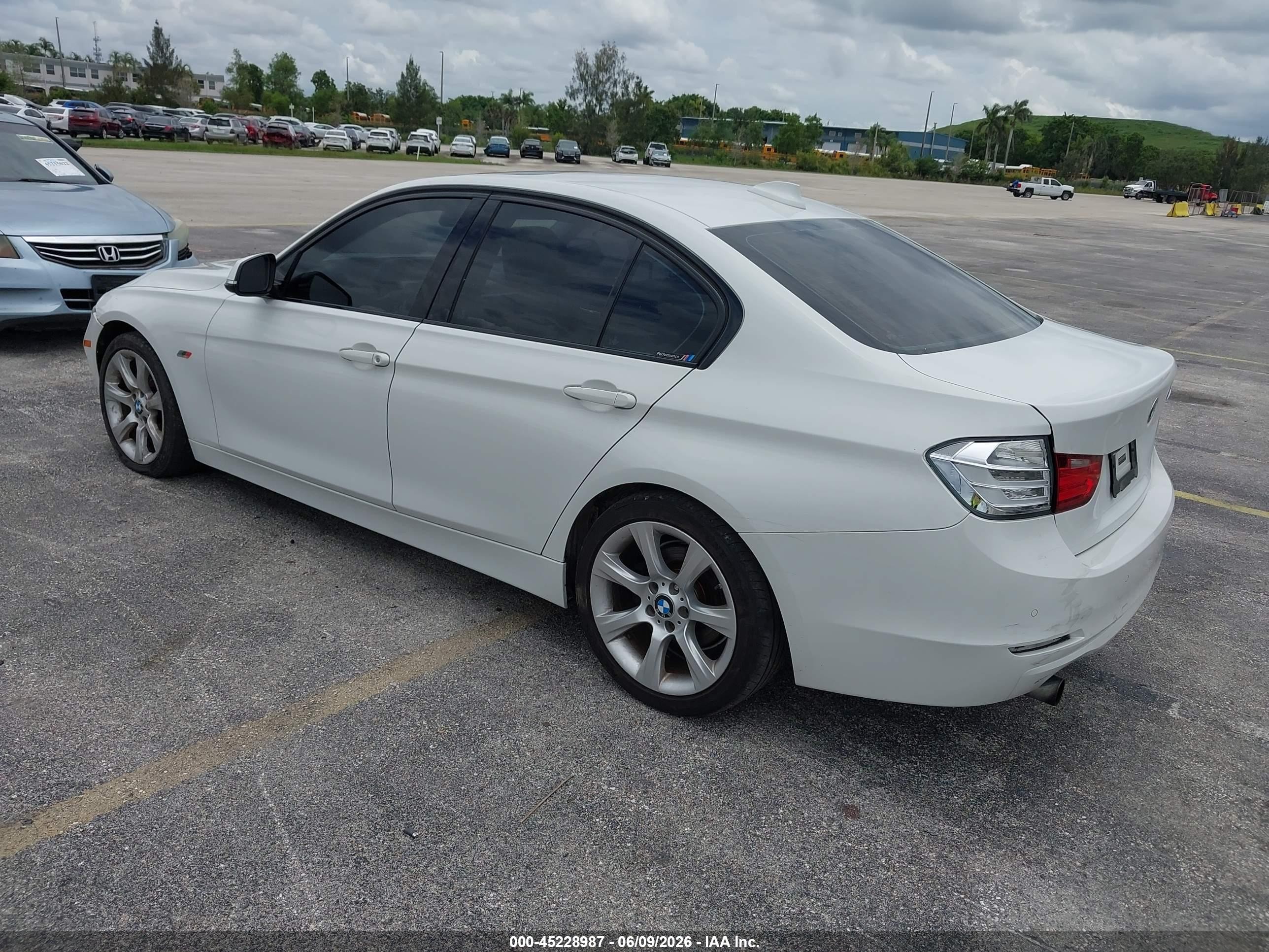 2015 Bmw 320i White vin: WBA3B1G51FNT07443