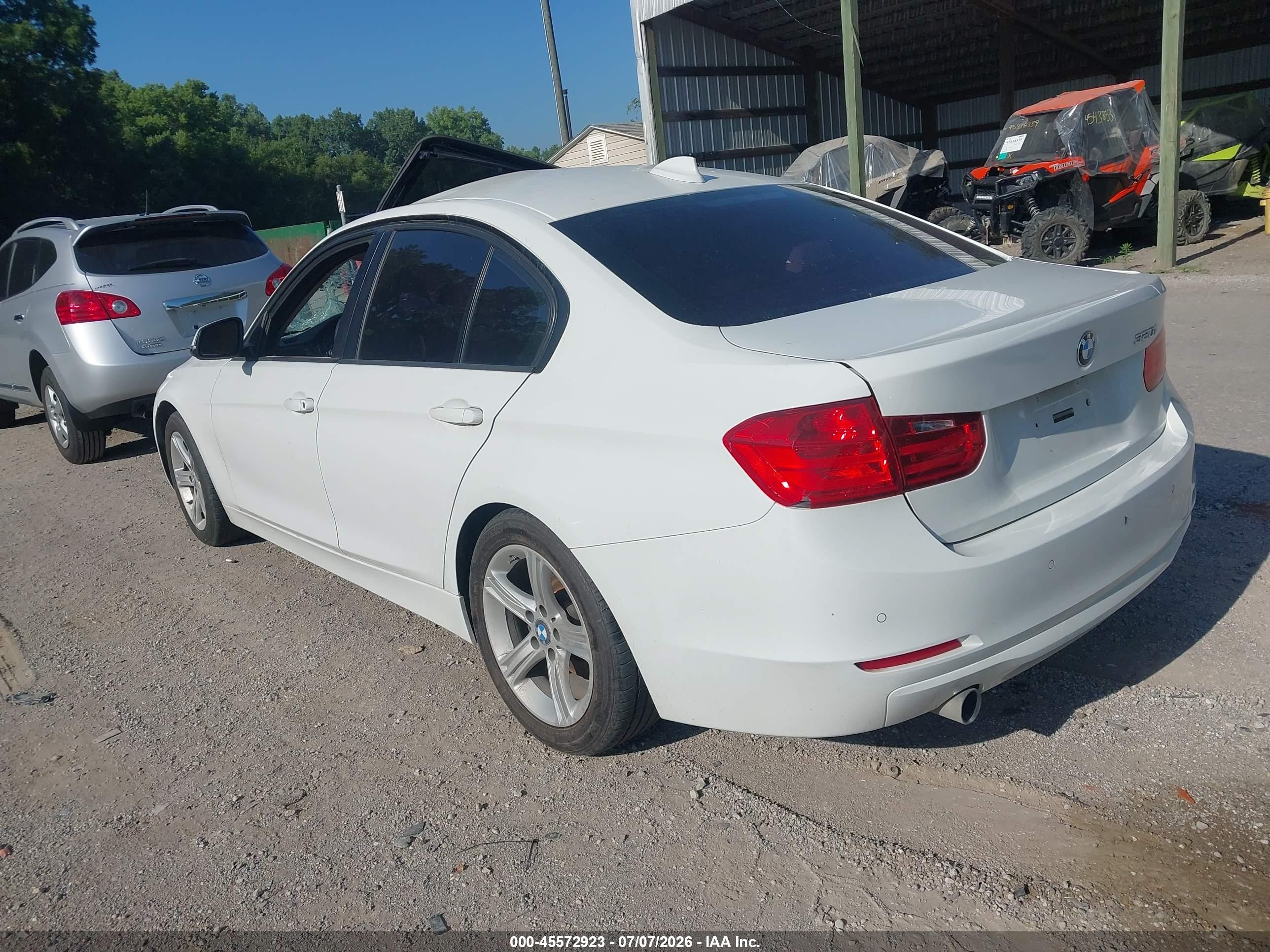 2014 Bmw 320i   White vin: WBA3B1G52ENT00113
