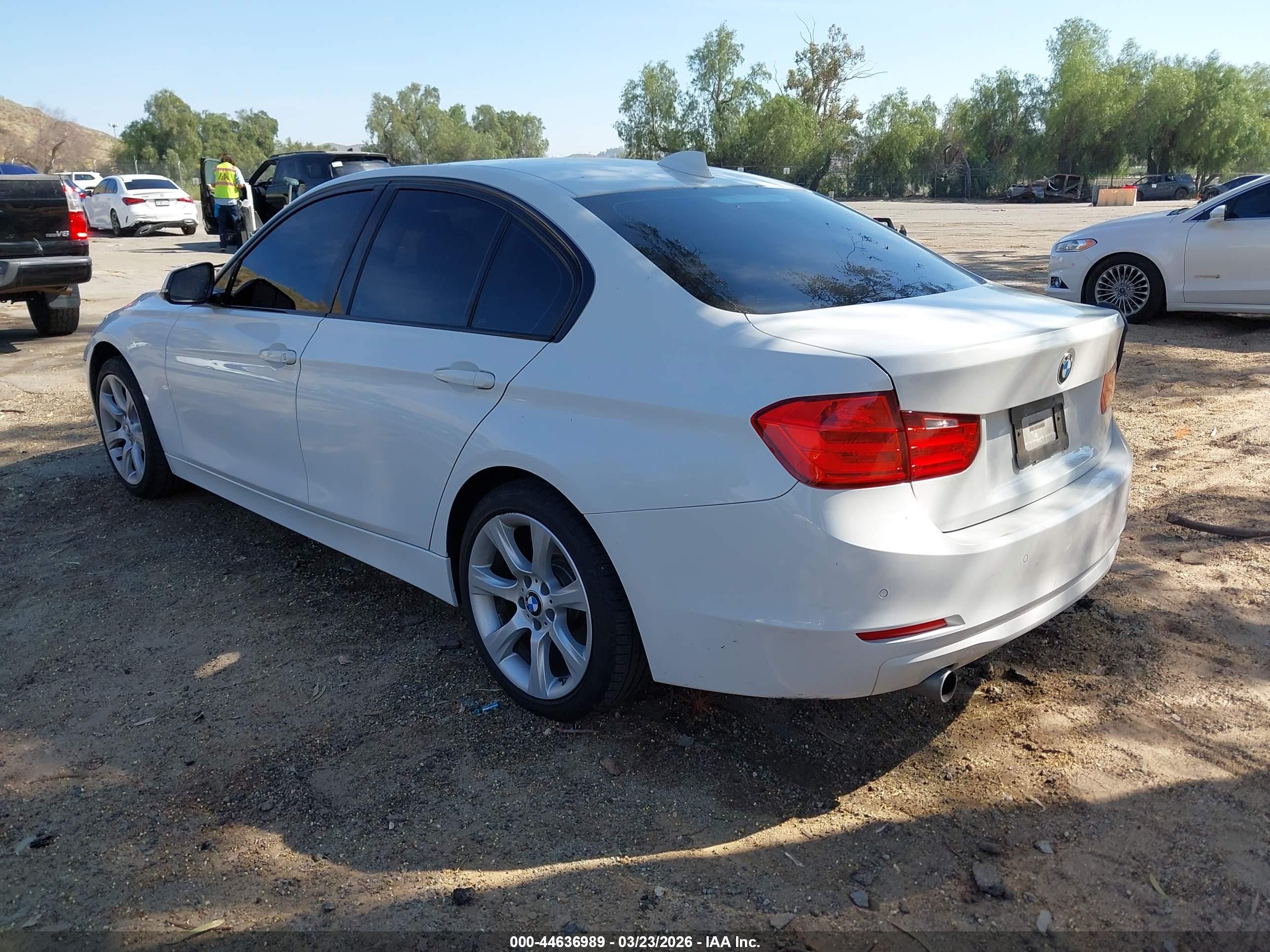 2015 Bmw 320i   White vin: WBA3B1G52FNT05314