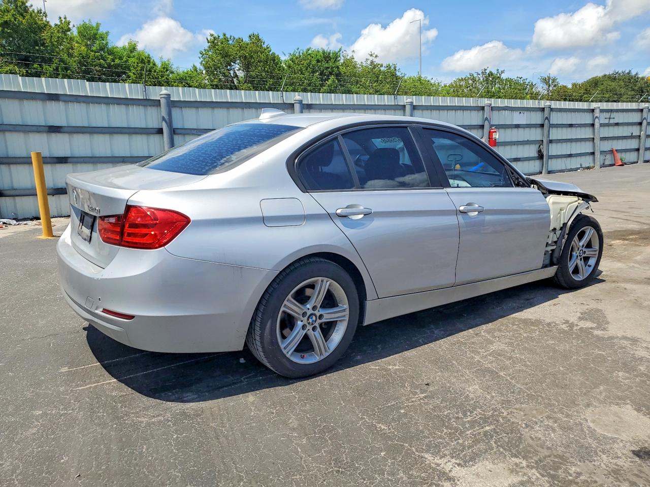 2015 Bmw 320 I Silver vin: WBA3B1G52FNT05667