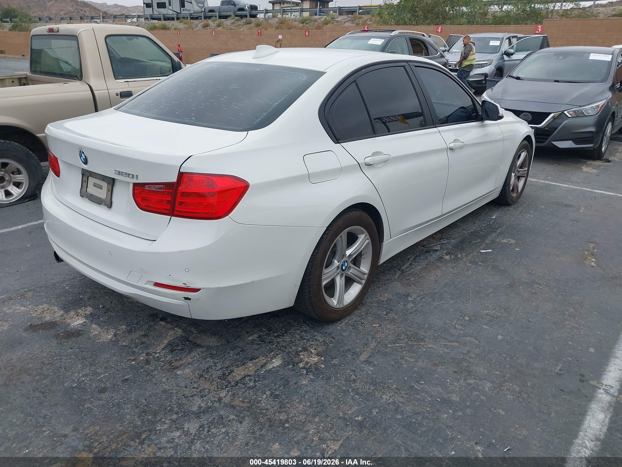 2015 Bmw 320i   White vin: WBA3B1G52FNT07905