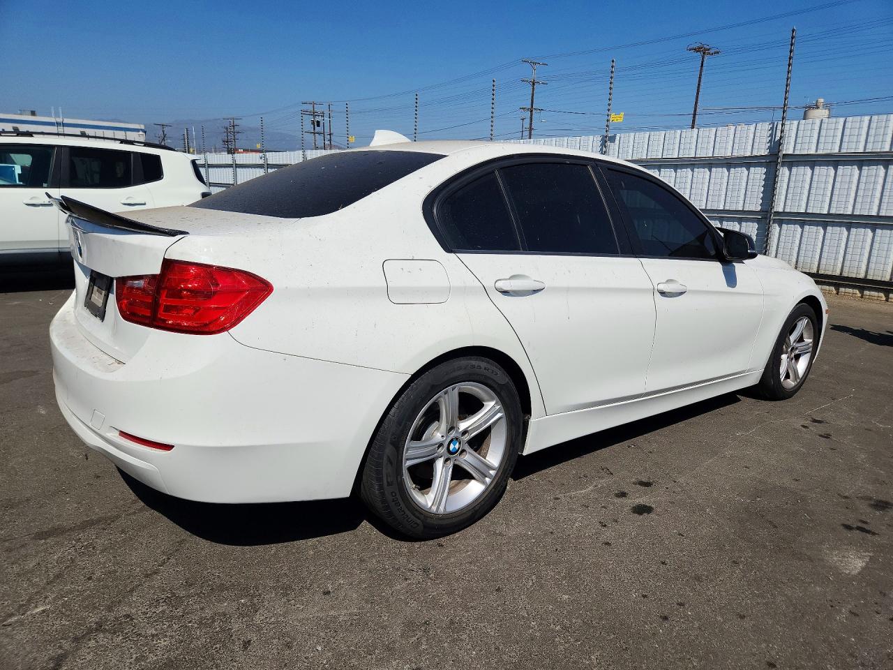 2015 Bmw 320 I White vin: WBA3B1G55FNT03735
