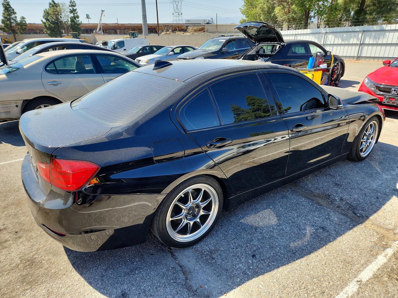 2015 Bmw 320 I Черный vin: WBA3B1G55FNT06411