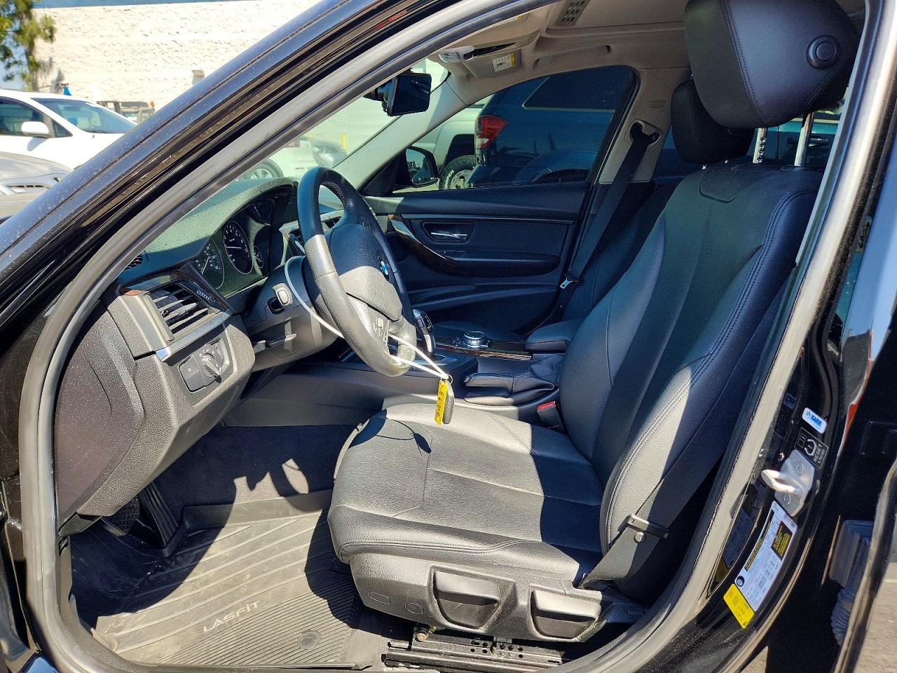 2015 Bmw 320 I Черный vin: WBA3B1G55FNT06411