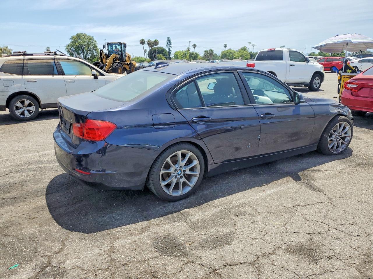 2014 Bmw 320 I Blue vin: WBA3B1G56ENN90775