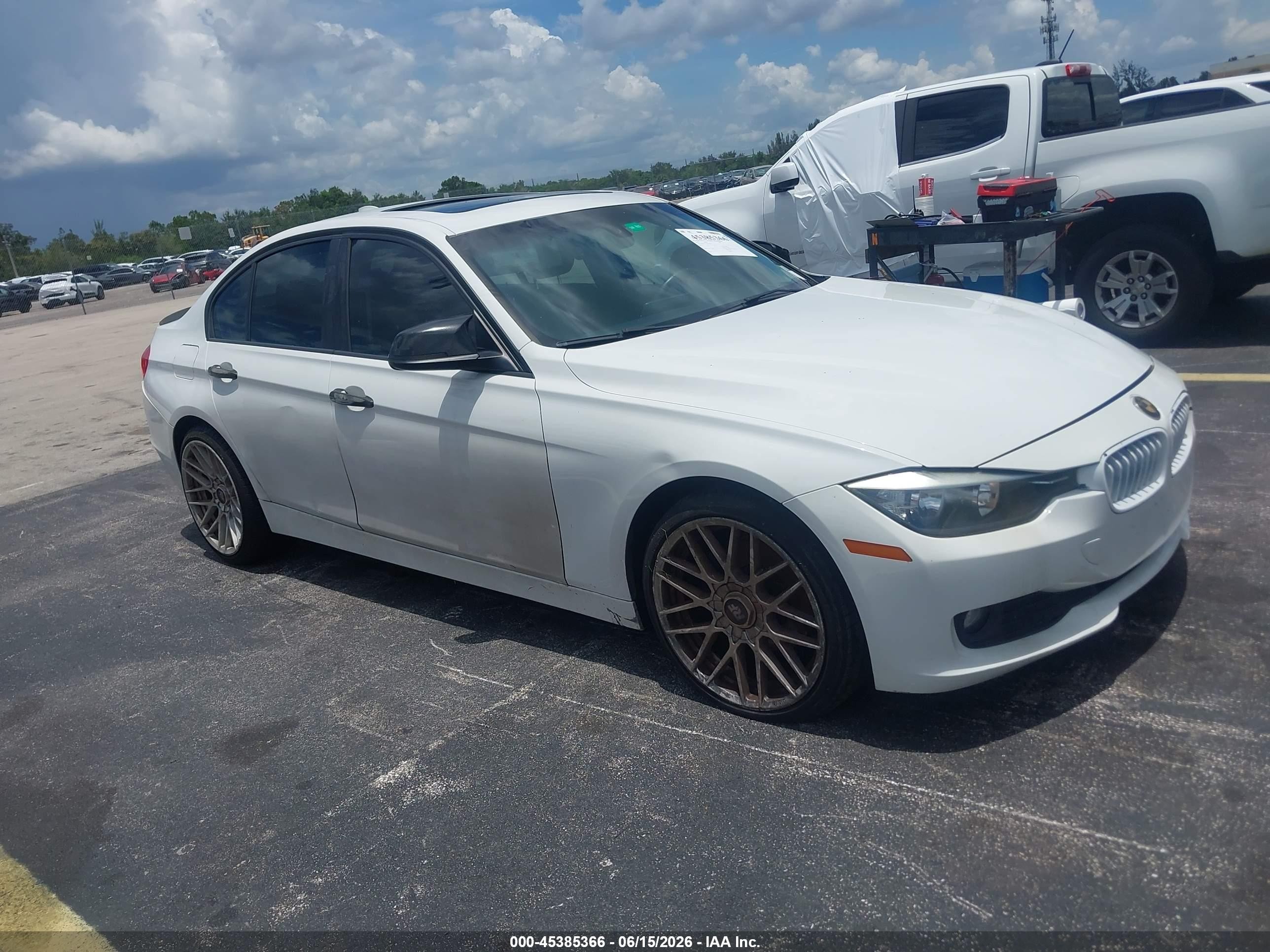 2015 Bmw 320i   White vin: WBA3B1G56FNT06515