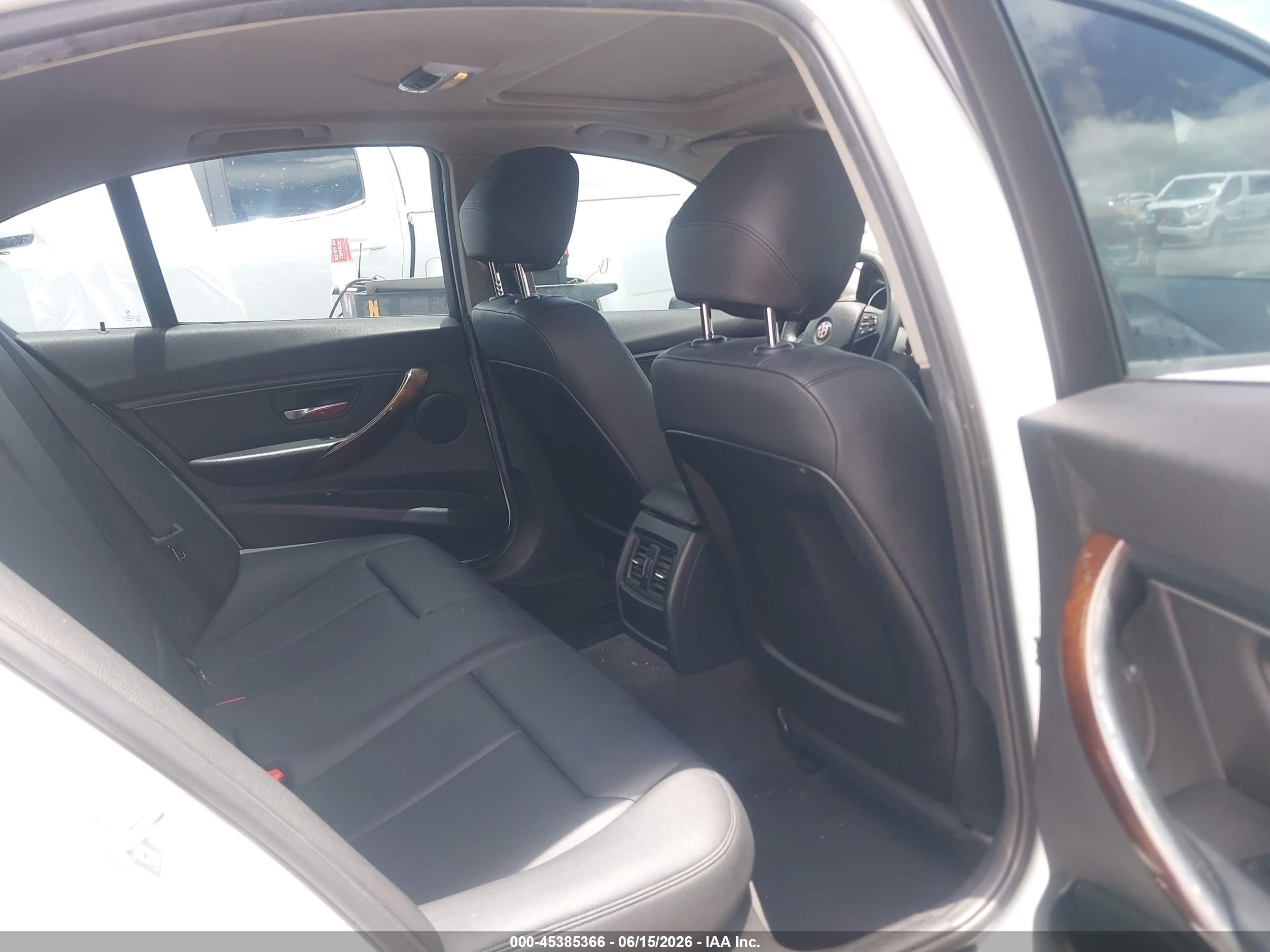 2015 Bmw 320i   White vin: WBA3B1G56FNT06515