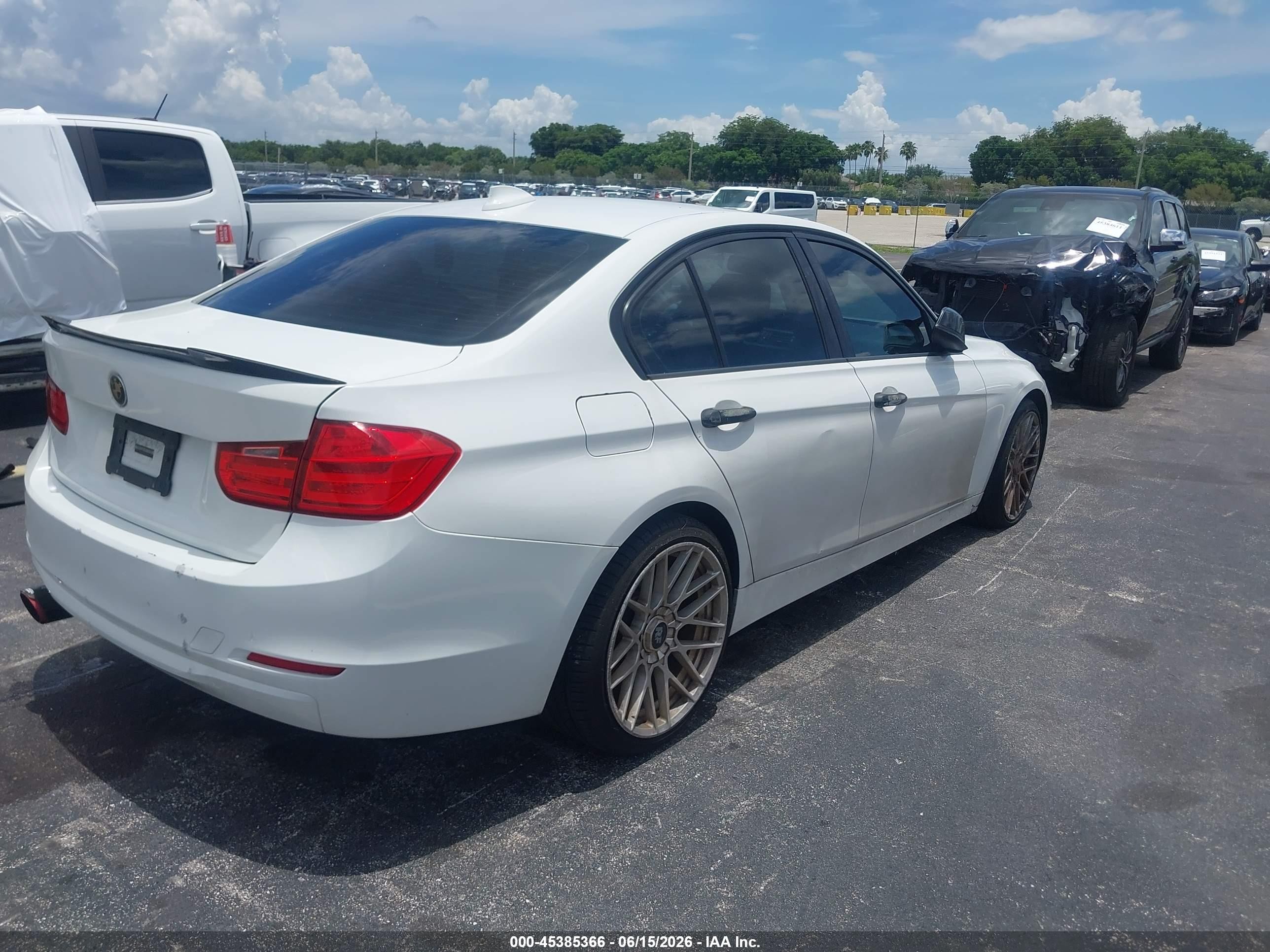 2015 Bmw 320i   White vin: WBA3B1G56FNT06515