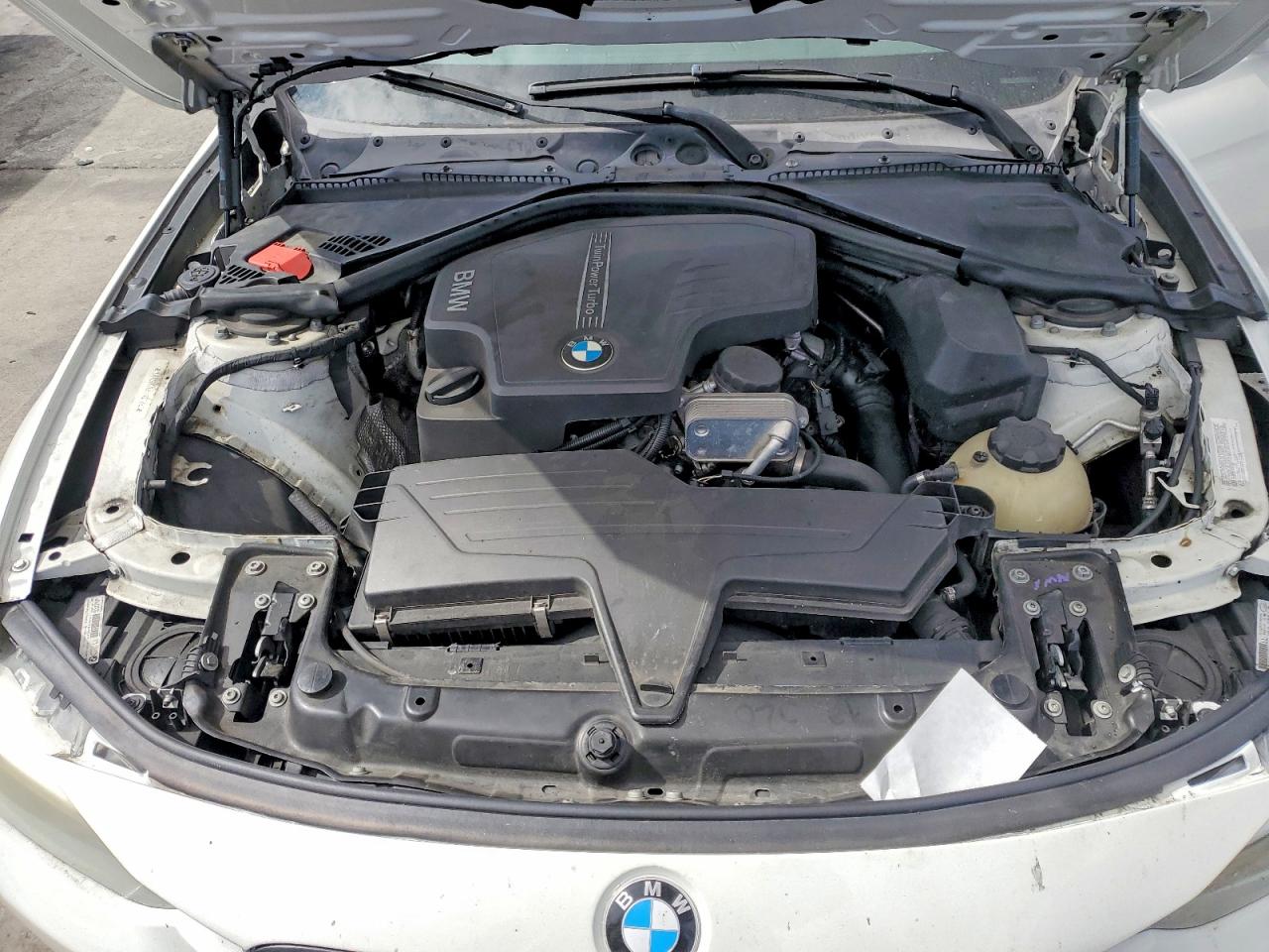 2015 Bmw 320 I White vin: WBA3B1G56FNT07650