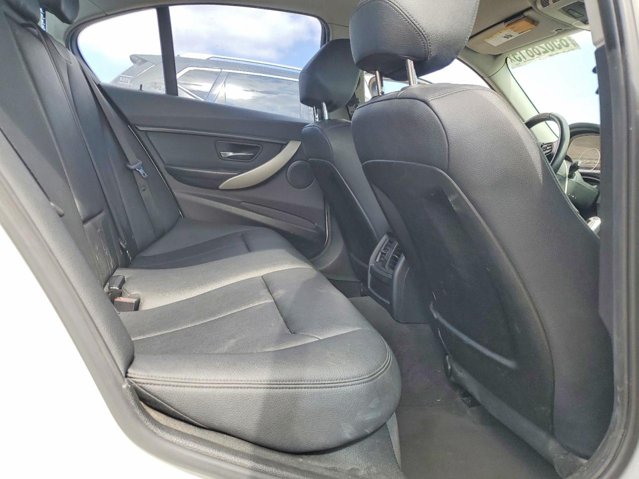 2015 Bmw 320 I White vin: WBA3B1G56FNT07650