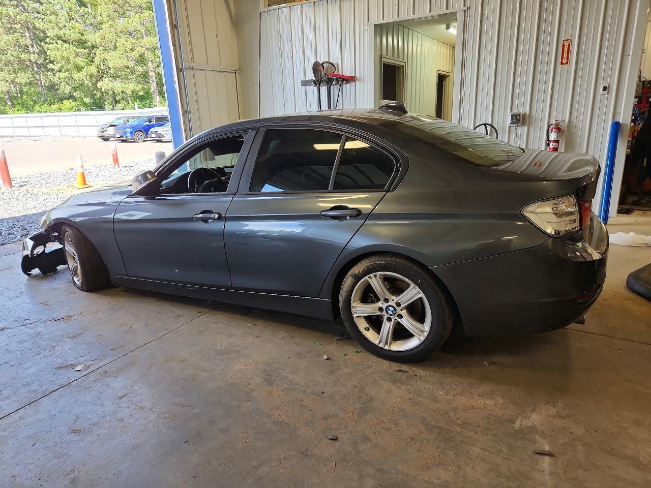 2015 Bmw 320 I Серый vin: WBA3B1G56FNT64107