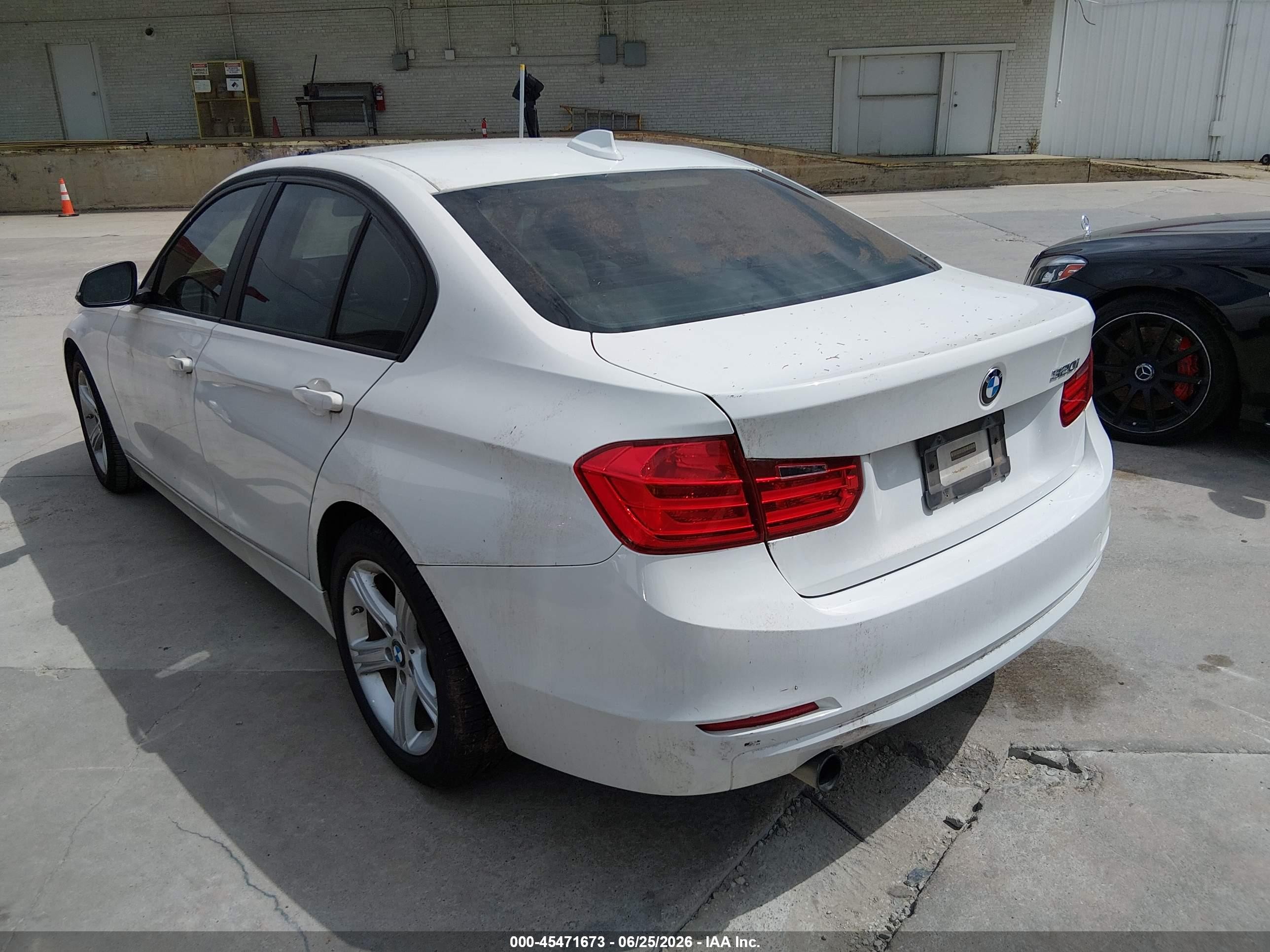 2014 Bmw 320i   White vin: WBA3B1G58ENS79610