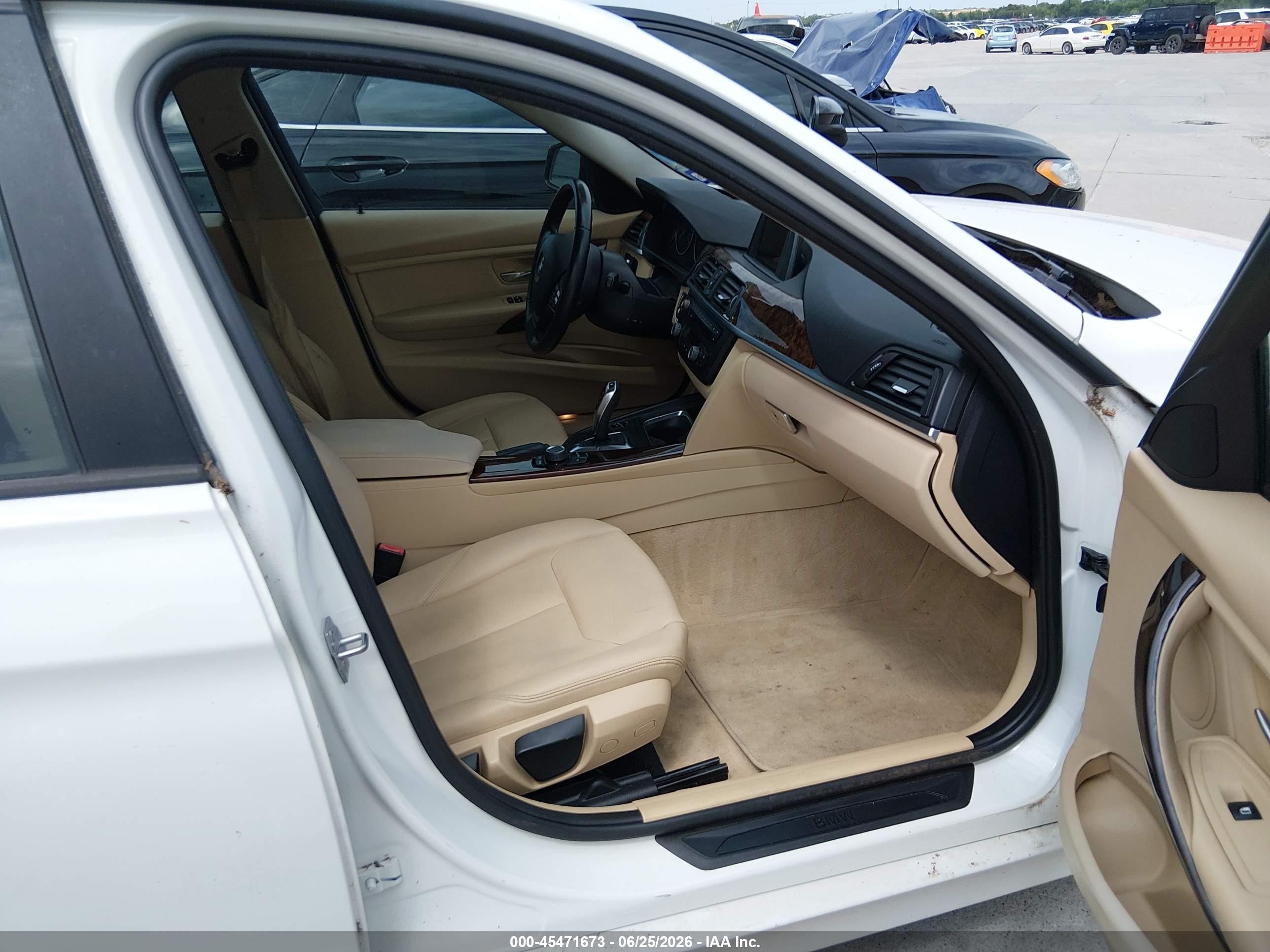 2014 Bmw 320i   White vin: WBA3B1G58ENS79610