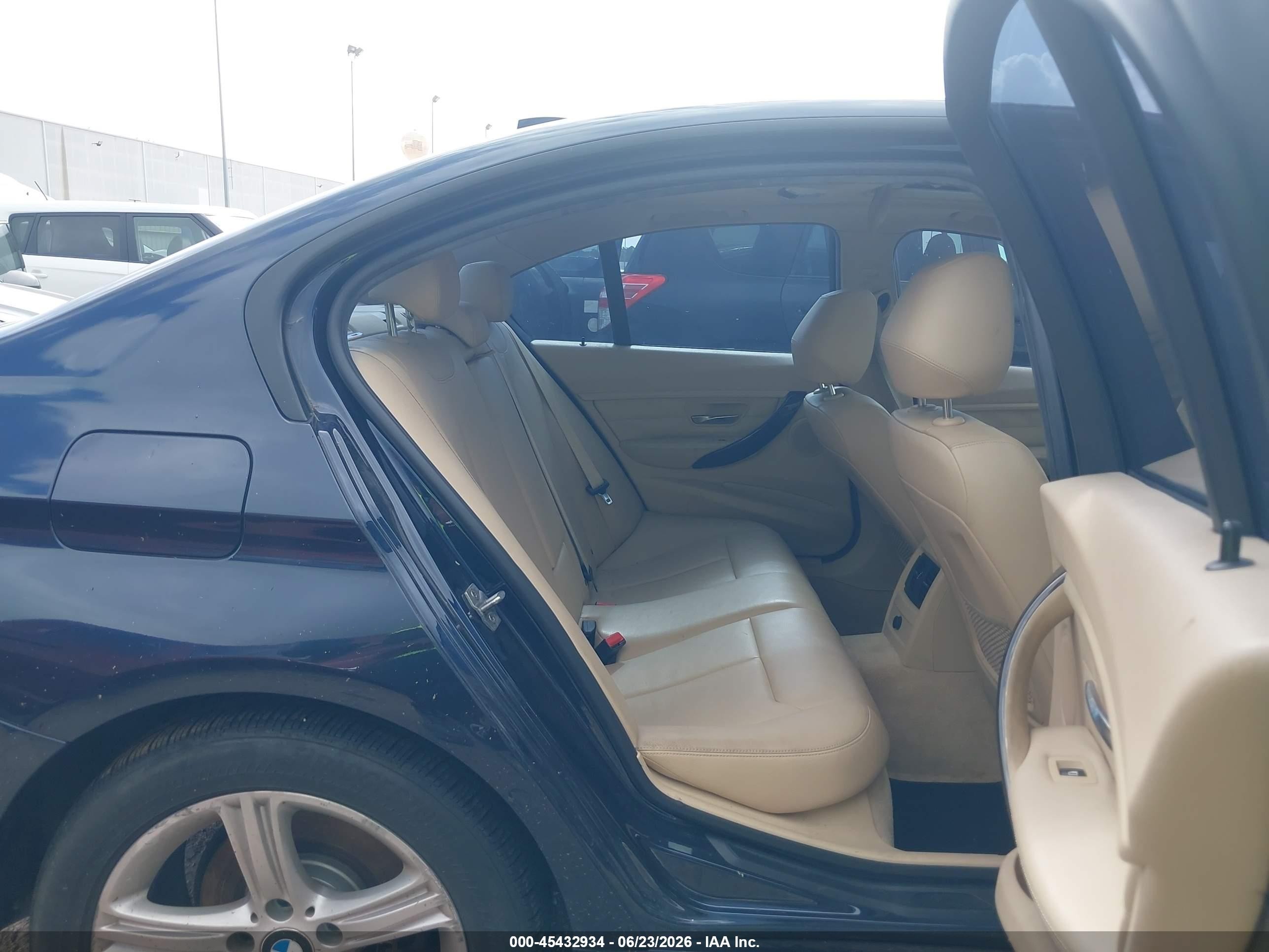 2015 Bmw 320i   Blue vin: WBA3B1G5XFNT05769