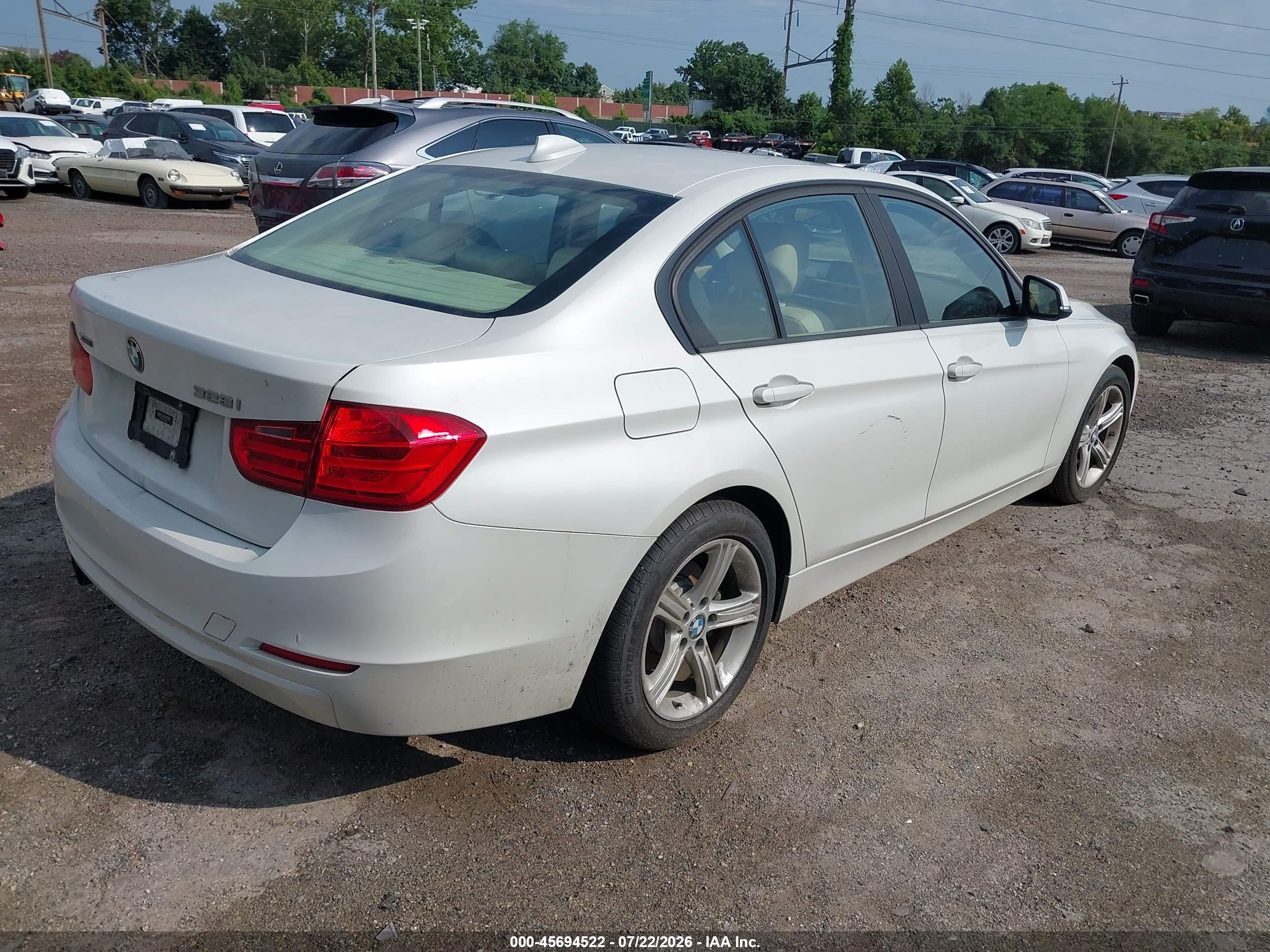 2013 Bmw 328i Xdrive Белый vin: WBA3B3C54DF530648