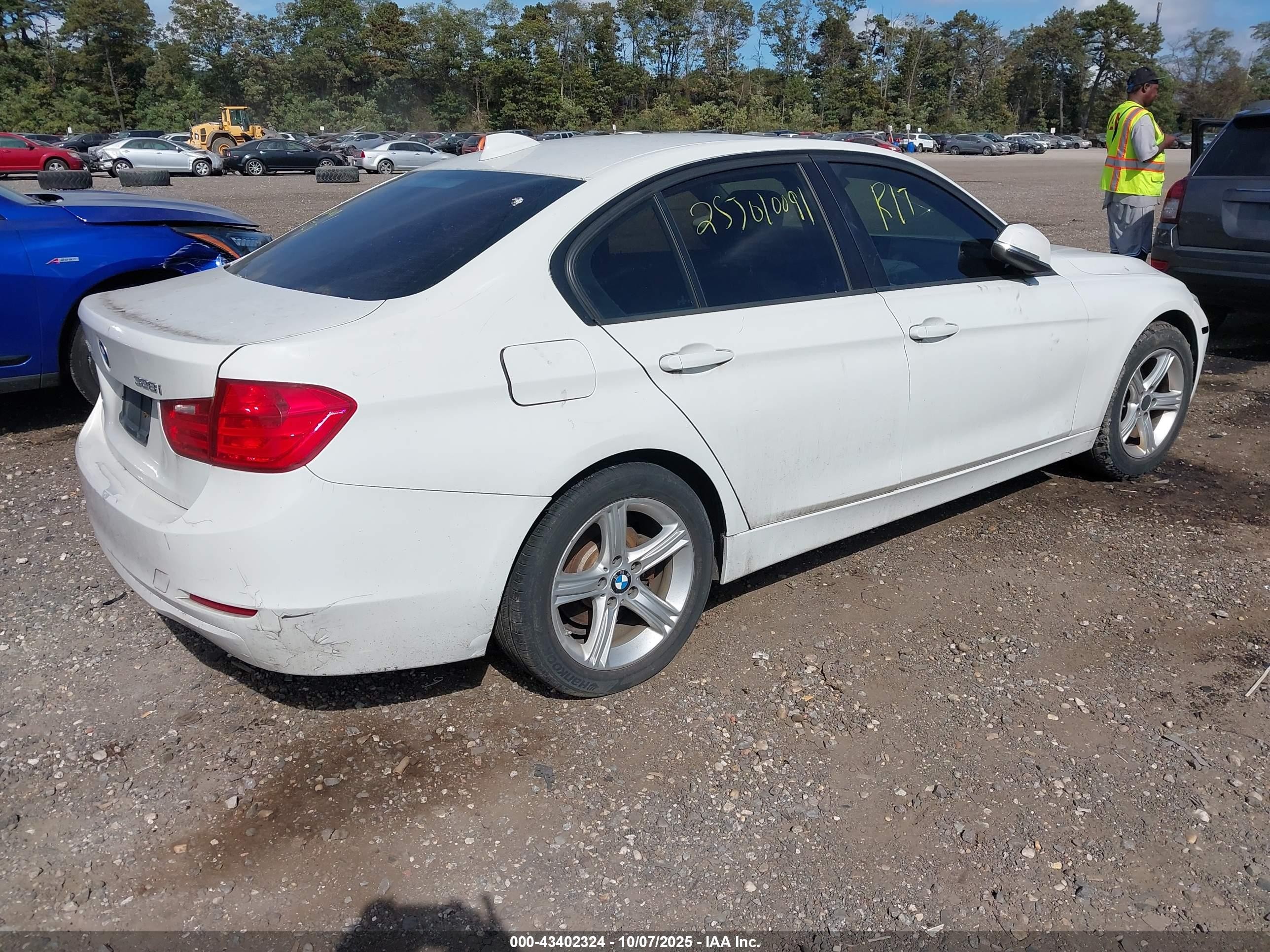 2013 Bmw 328i Xdrive White vin: WBA3B3C55DJ810415