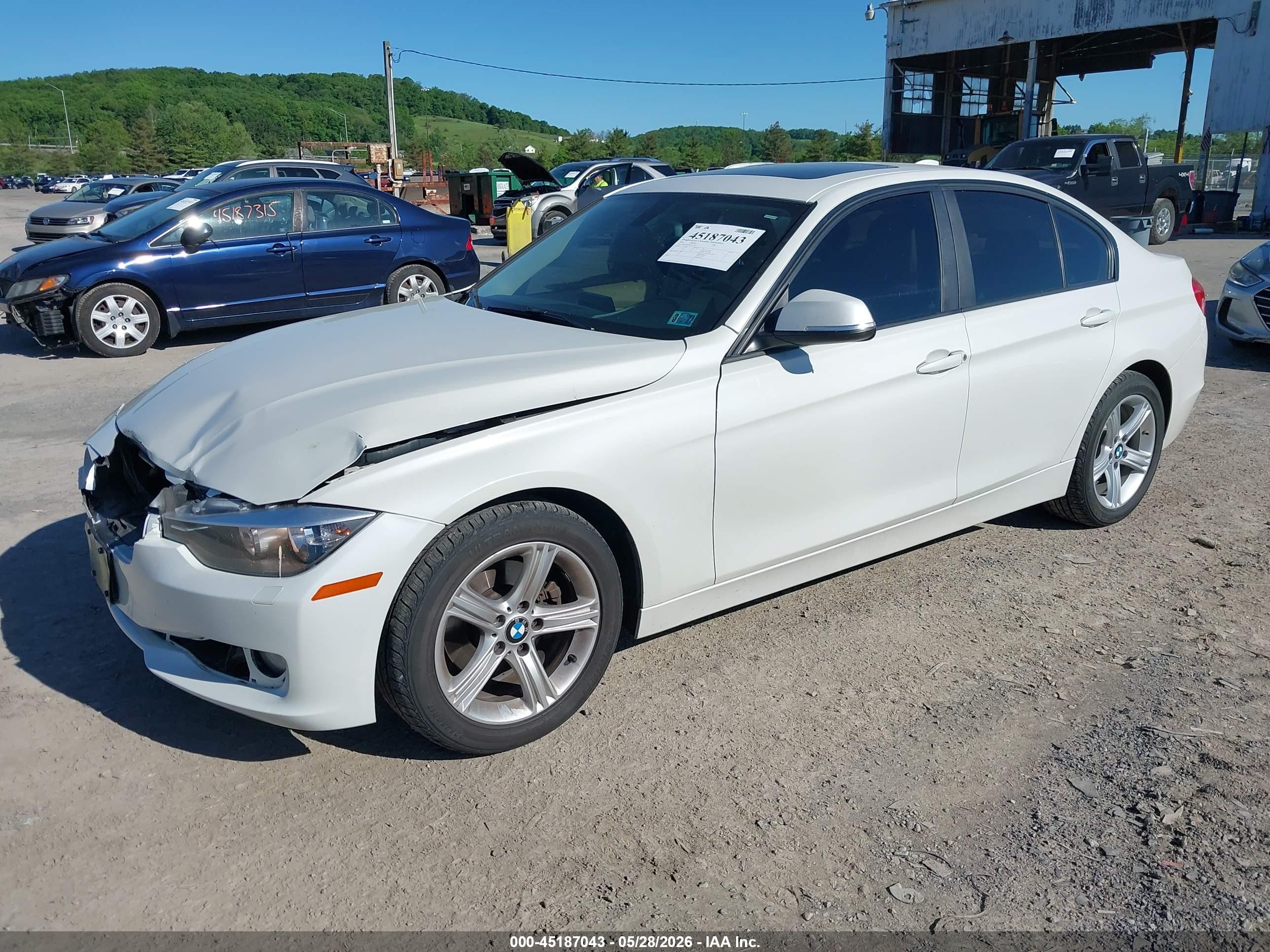 2013 Bmw 328i Xdrive White vin: WBA3B3C56DF541327