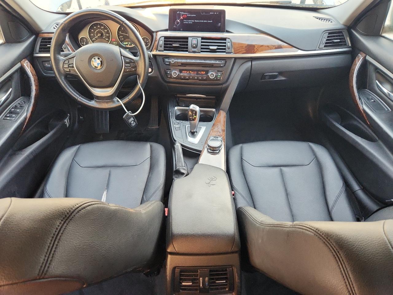 2014 Bmw 328 Xi Silver vin: WBA3B3G50ENR82310 Damage: Front Center Armrest, Worn, Replacement Required