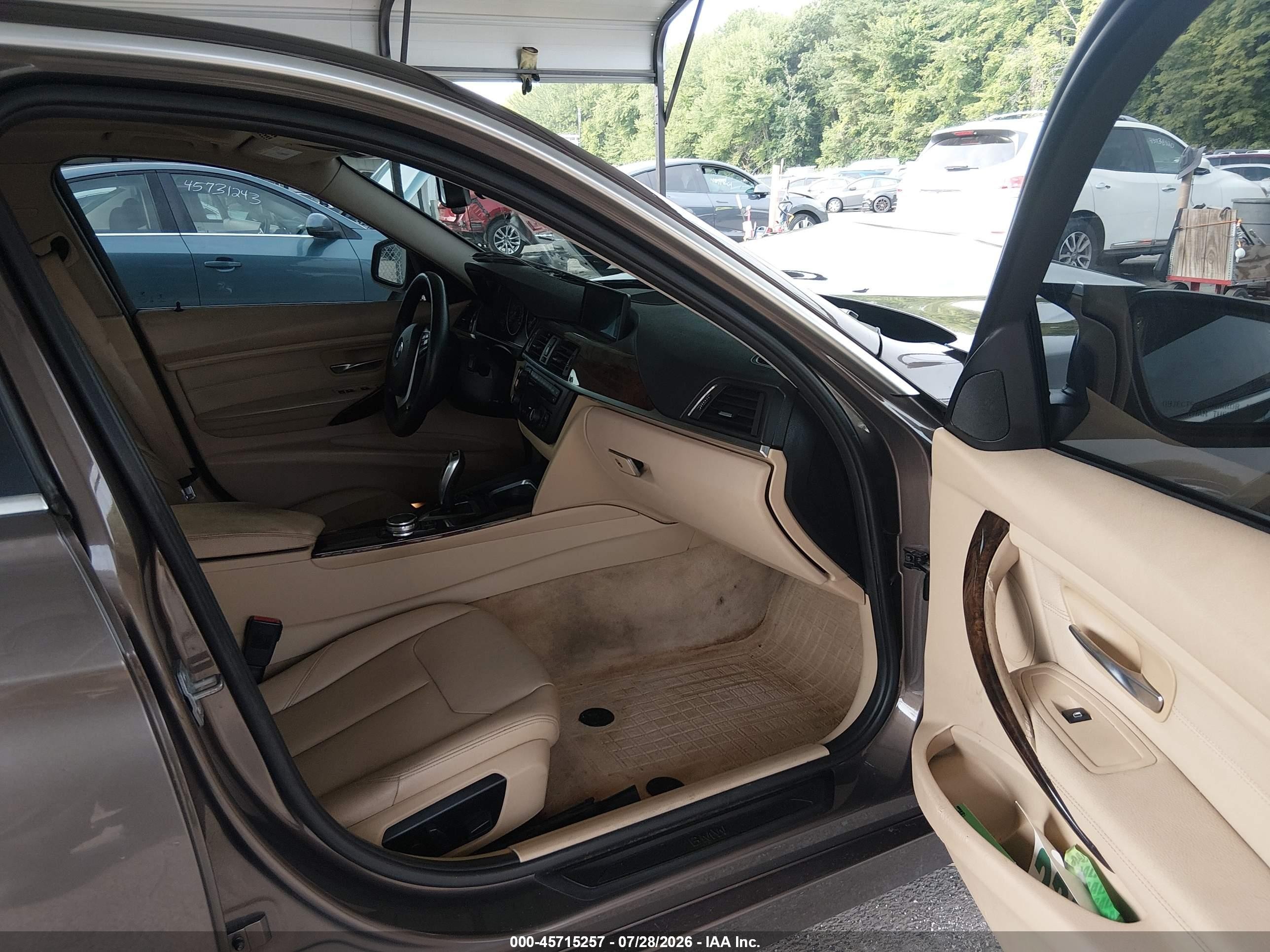 2015 Bmw 328i Xdrive Коричневый vin: WBA3B3G56FNR85830