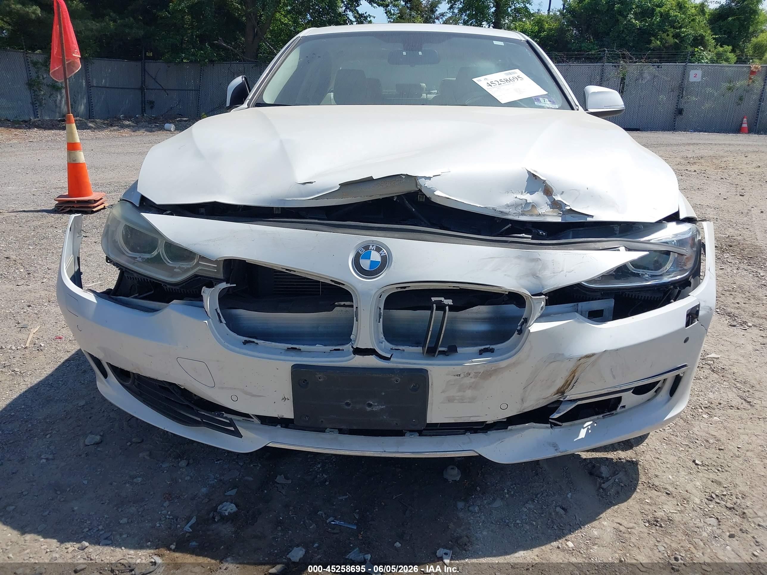 2015 Bmw 328i Xdrive Белый vin: WBA3B3G56FNT17283
