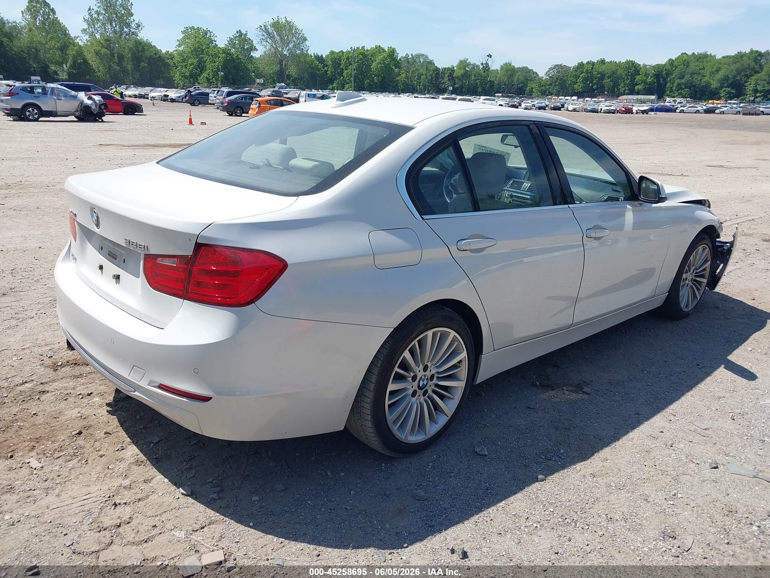 2015 Bmw 328i Xdrive Белый vin: WBA3B3G56FNT17283