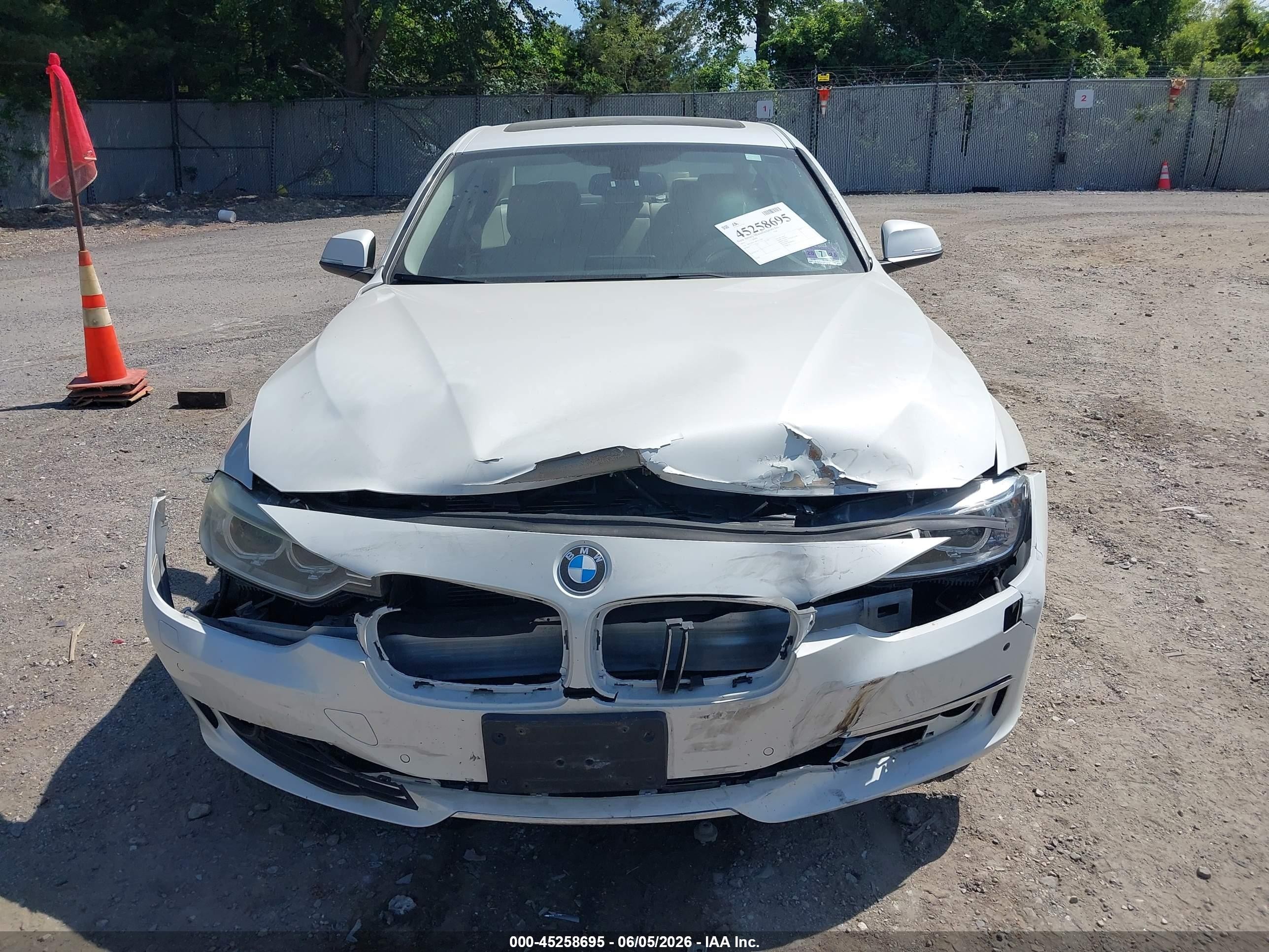 2015 Bmw 328i Xdrive Белый vin: WBA3B3G56FNT17283